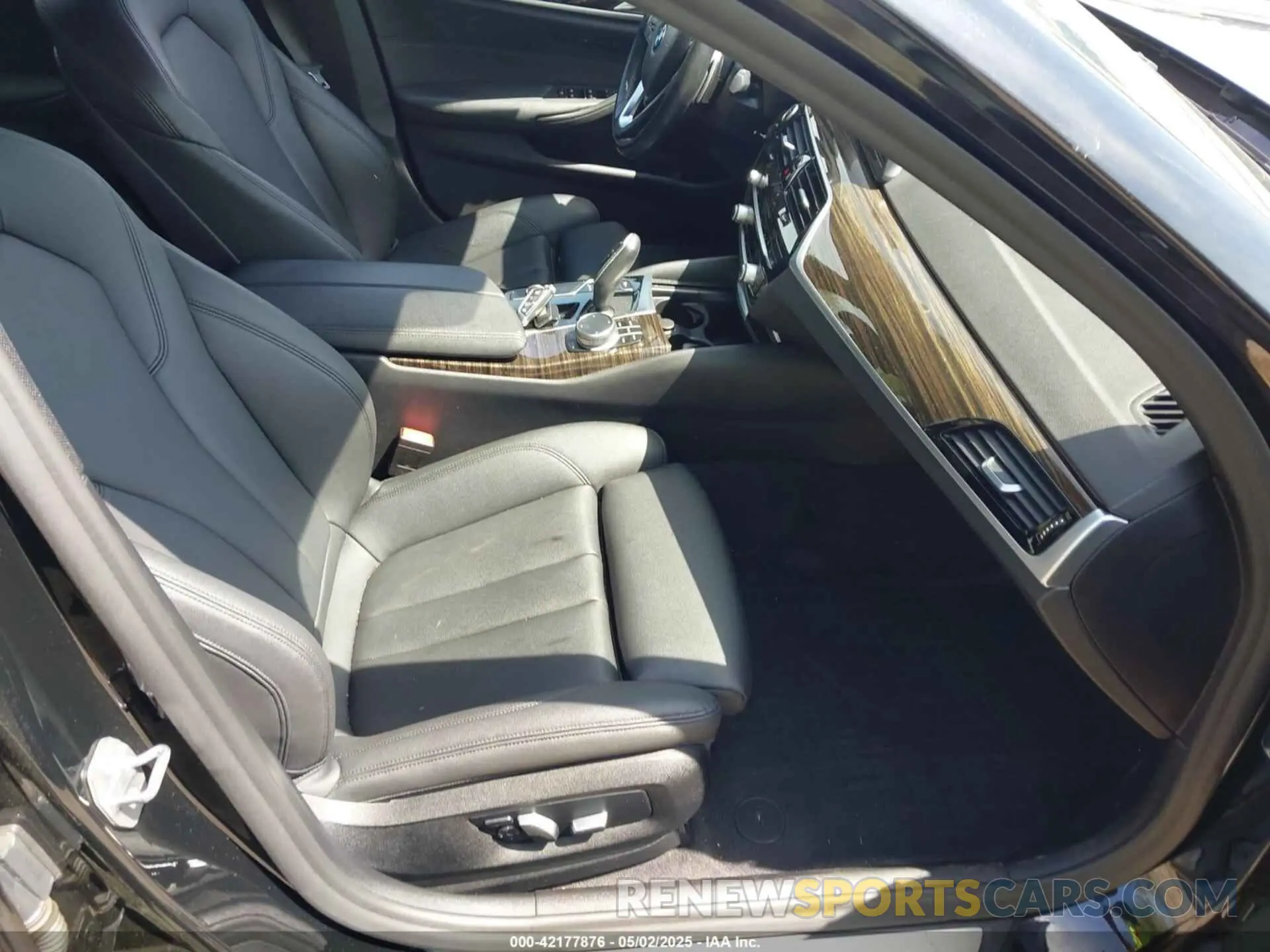 5 Фотография поврежденного автомобиля WBAJR7C03LWW78402 BMW 530I 2020