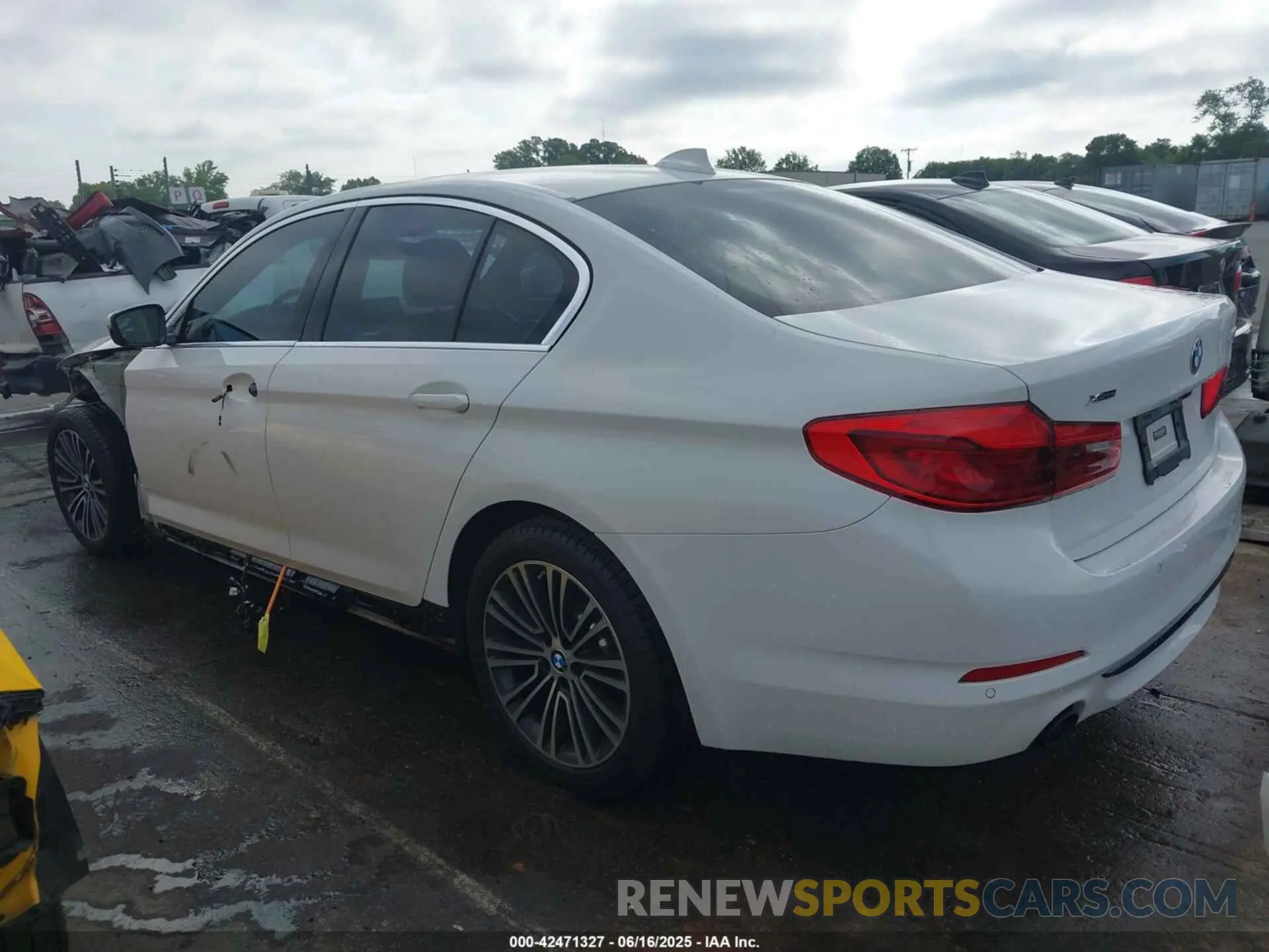 15 Photograph of a damaged car WBAJR7C06LWW55468 BMW 530I 2020