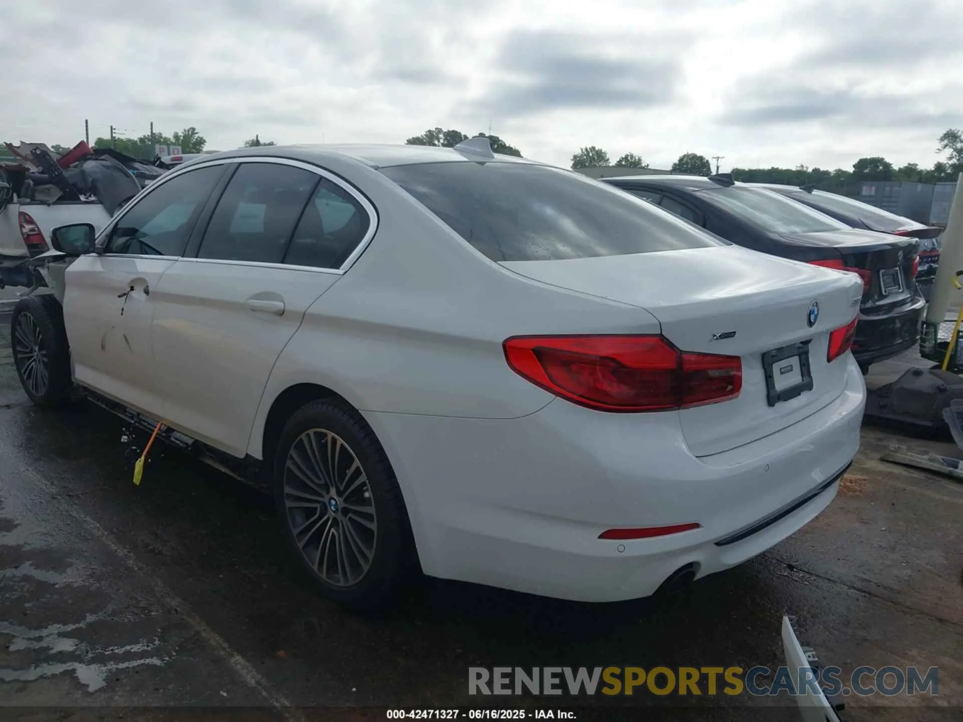3 Photograph of a damaged car WBAJR7C06LWW55468 BMW 530I 2020