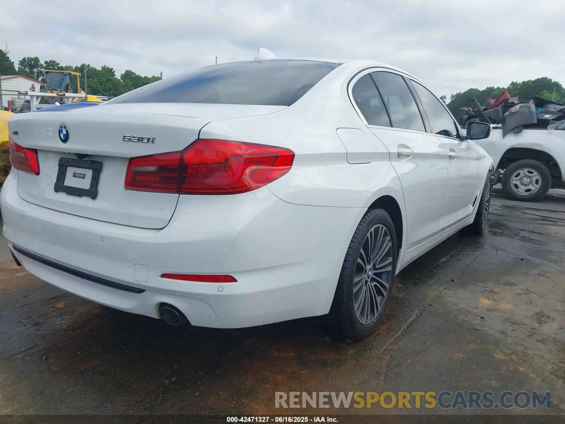 4 Photograph of a damaged car WBAJR7C06LWW55468 BMW 530I 2020