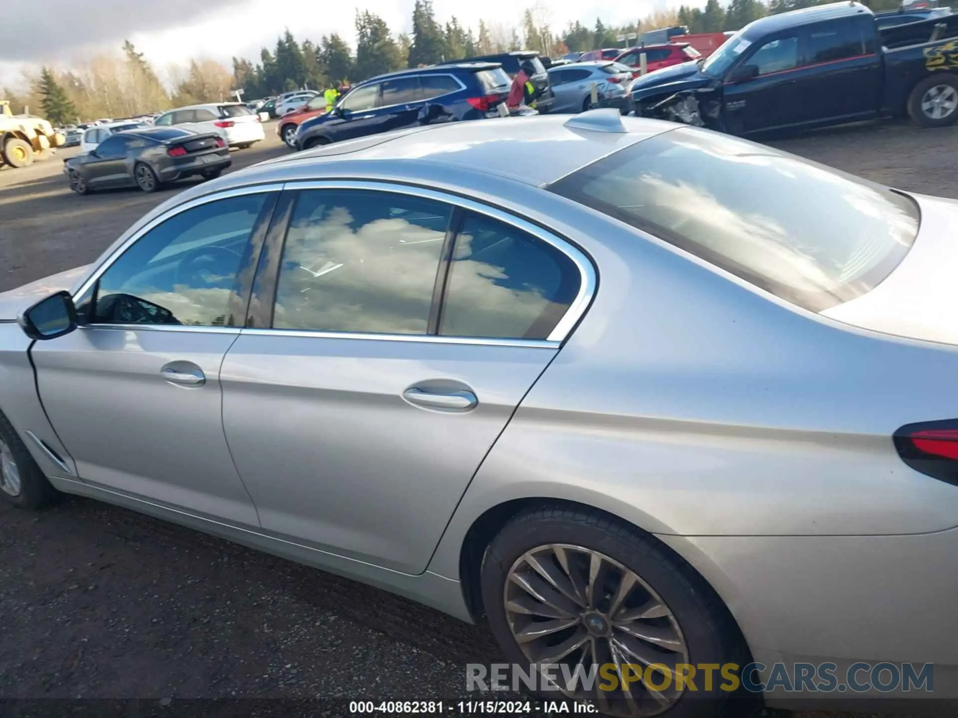 15 Photograph of a damaged car WBA53BH09MWW97018 BMW 530I 2021