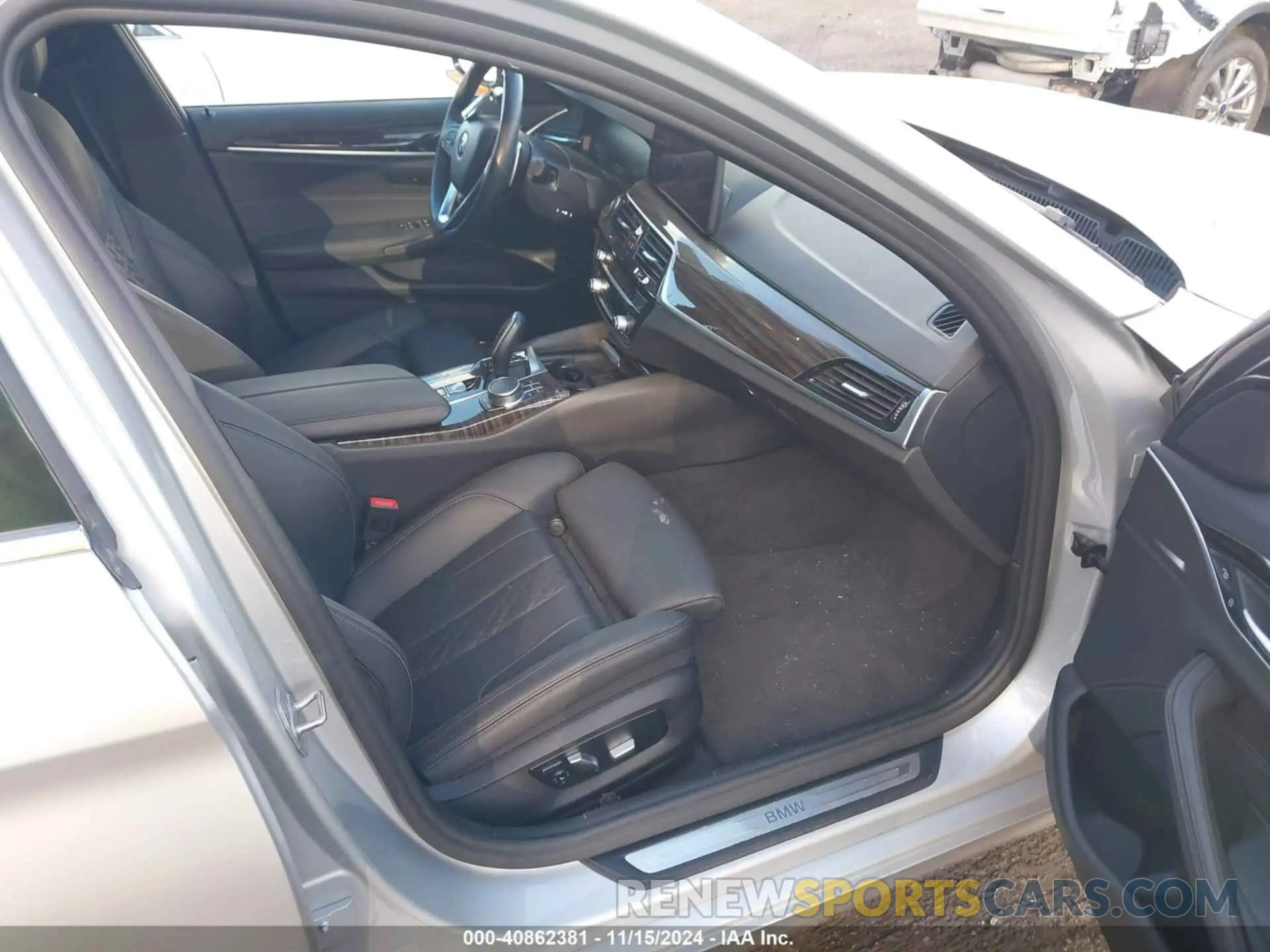 5 Photograph of a damaged car WBA53BH09MWW97018 BMW 530I 2021