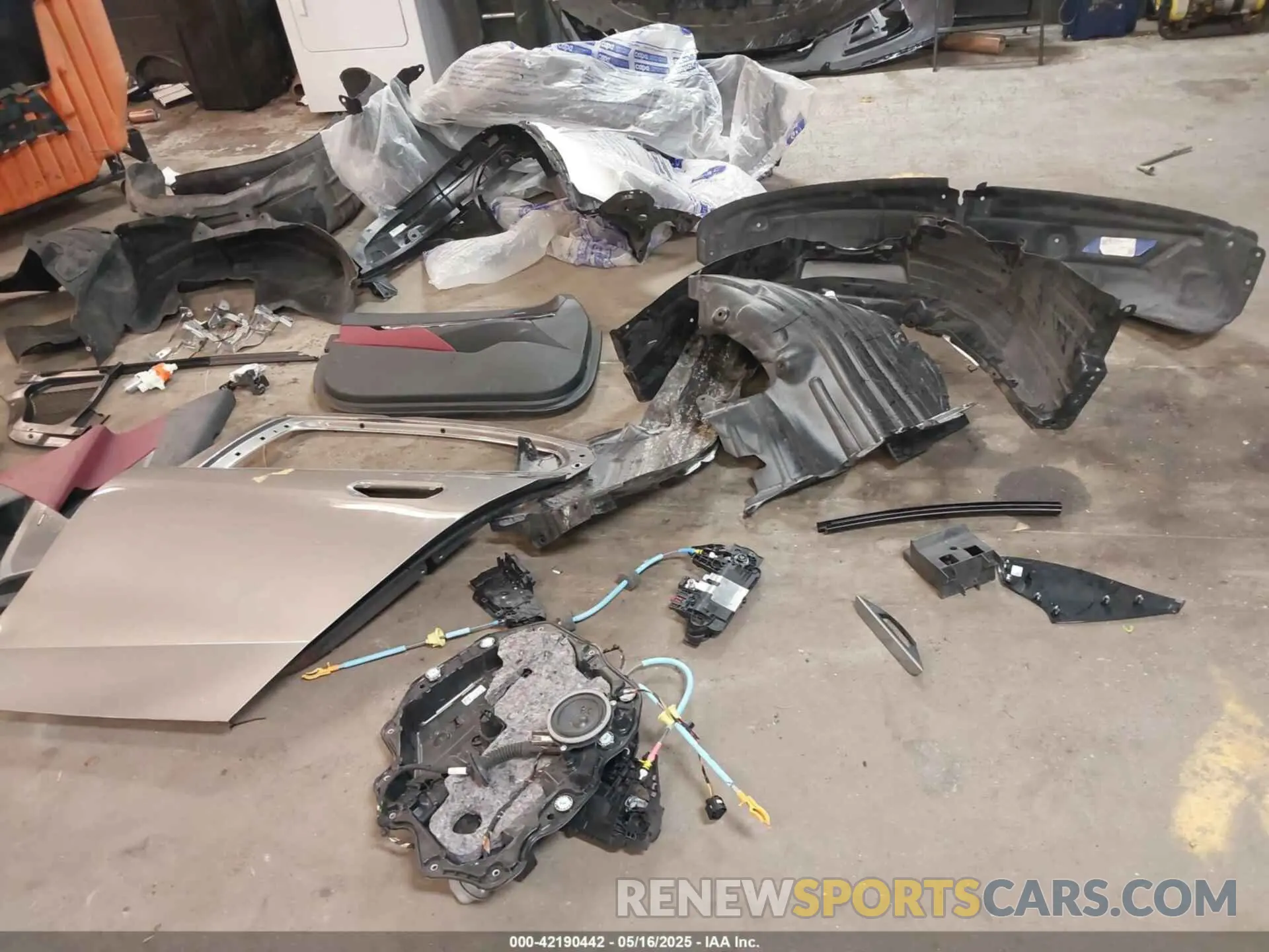 12 Photograph of a damaged car WBA63FJ03SCU10678 BMW 540 2025