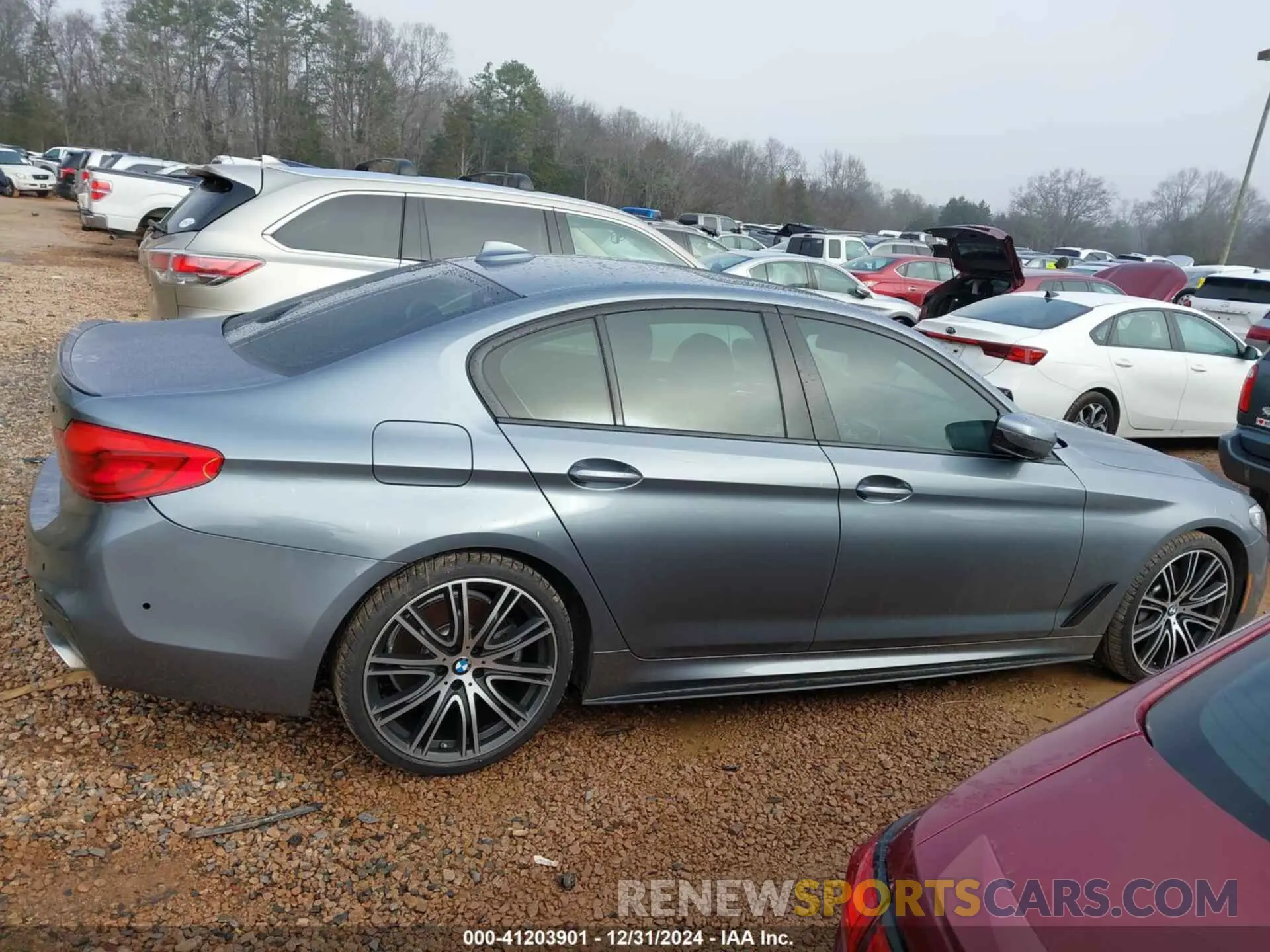 13 Фотография поврежденного автомобиля WBAJE5C55KWW09916 BMW 540I 2019
