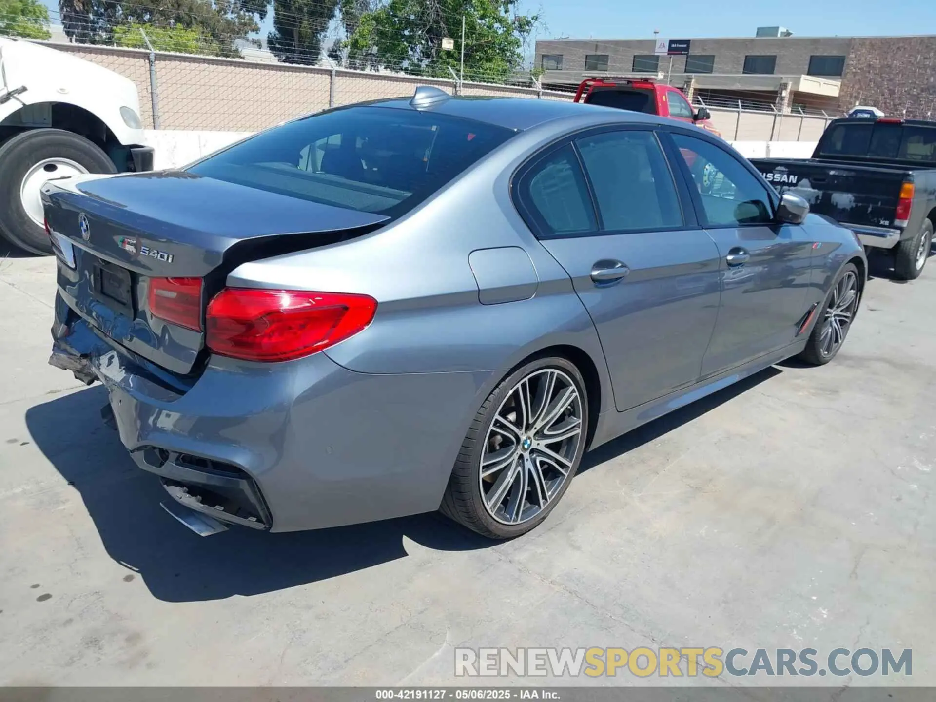 4 Photograph of a damaged car WBAJE5C55KWW11827 BMW 540I 2019
