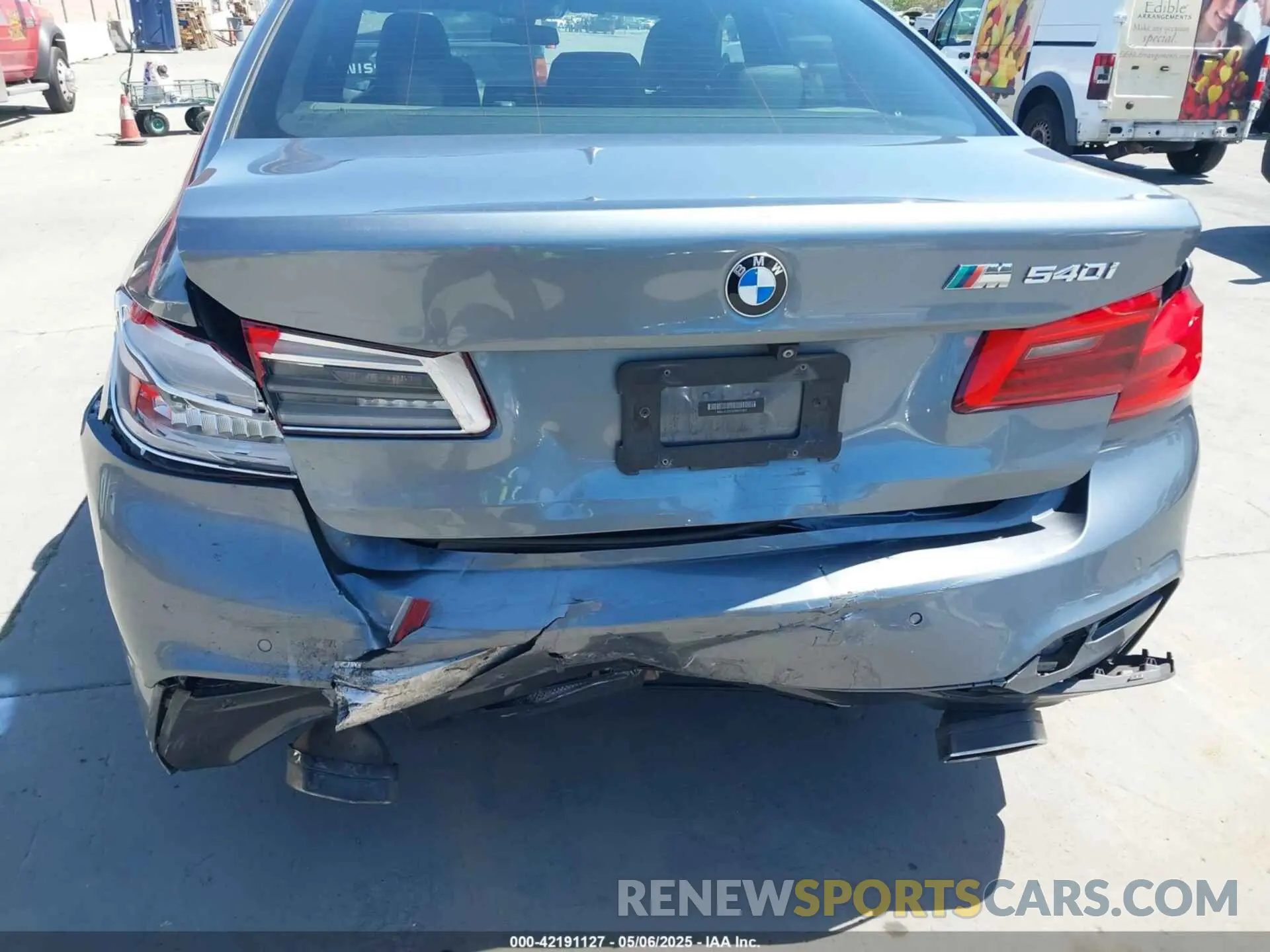 6 Photograph of a damaged car WBAJE5C55KWW11827 BMW 540I 2019