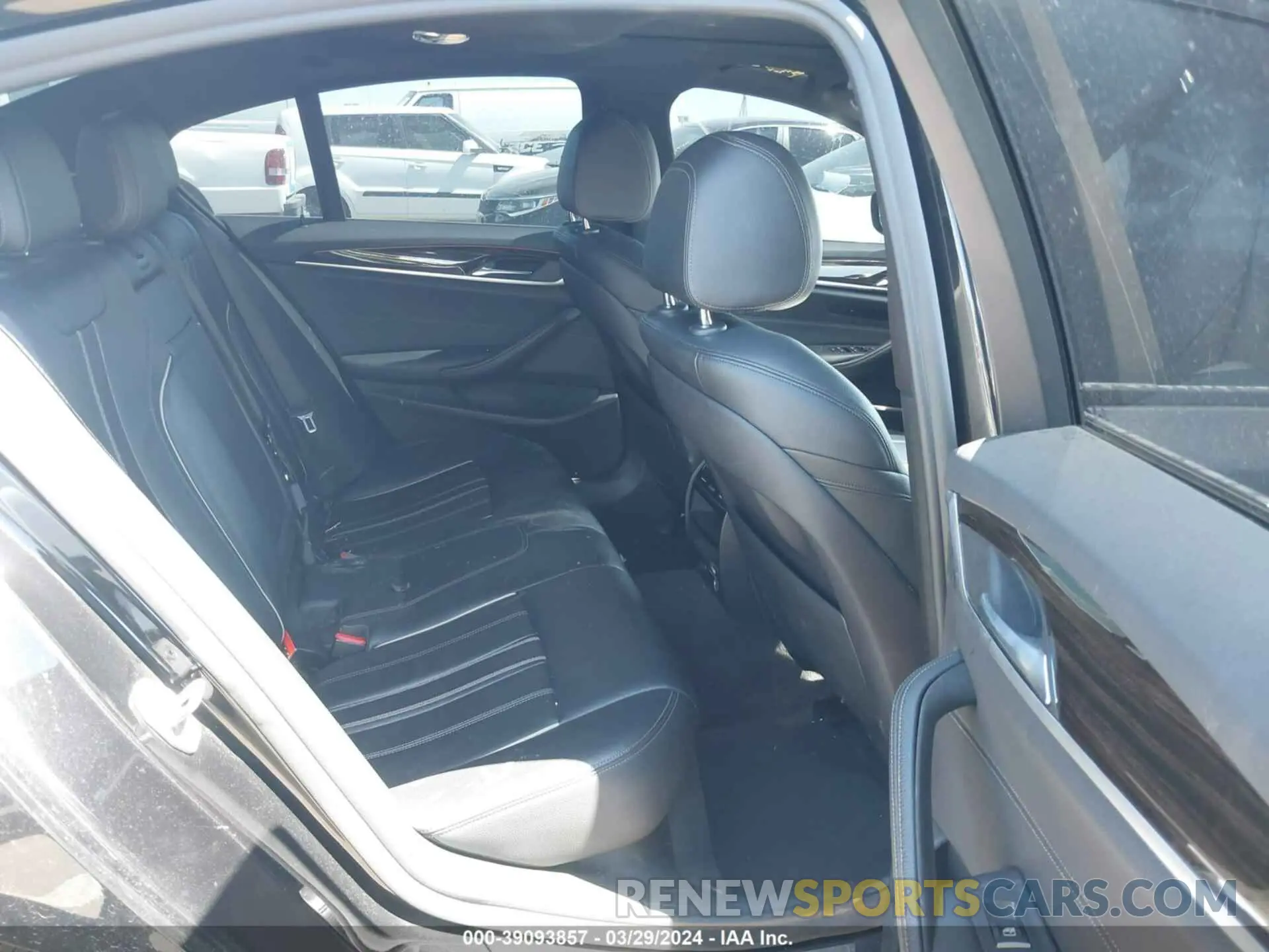 8 Фотография поврежденного автомобиля WBAJE5C56KWW09455 BMW 540I 2019