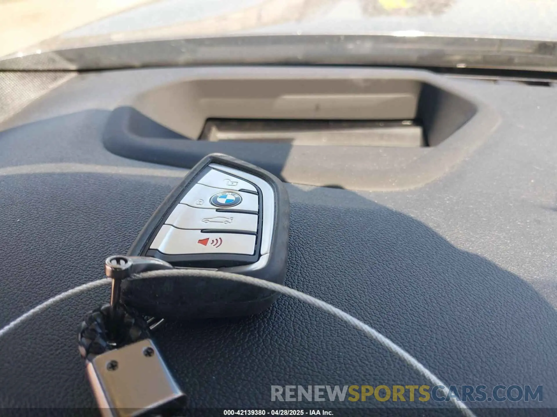 11 Фотография поврежденного автомобиля WBAJE5C5XKWW20300 BMW 540I 2019