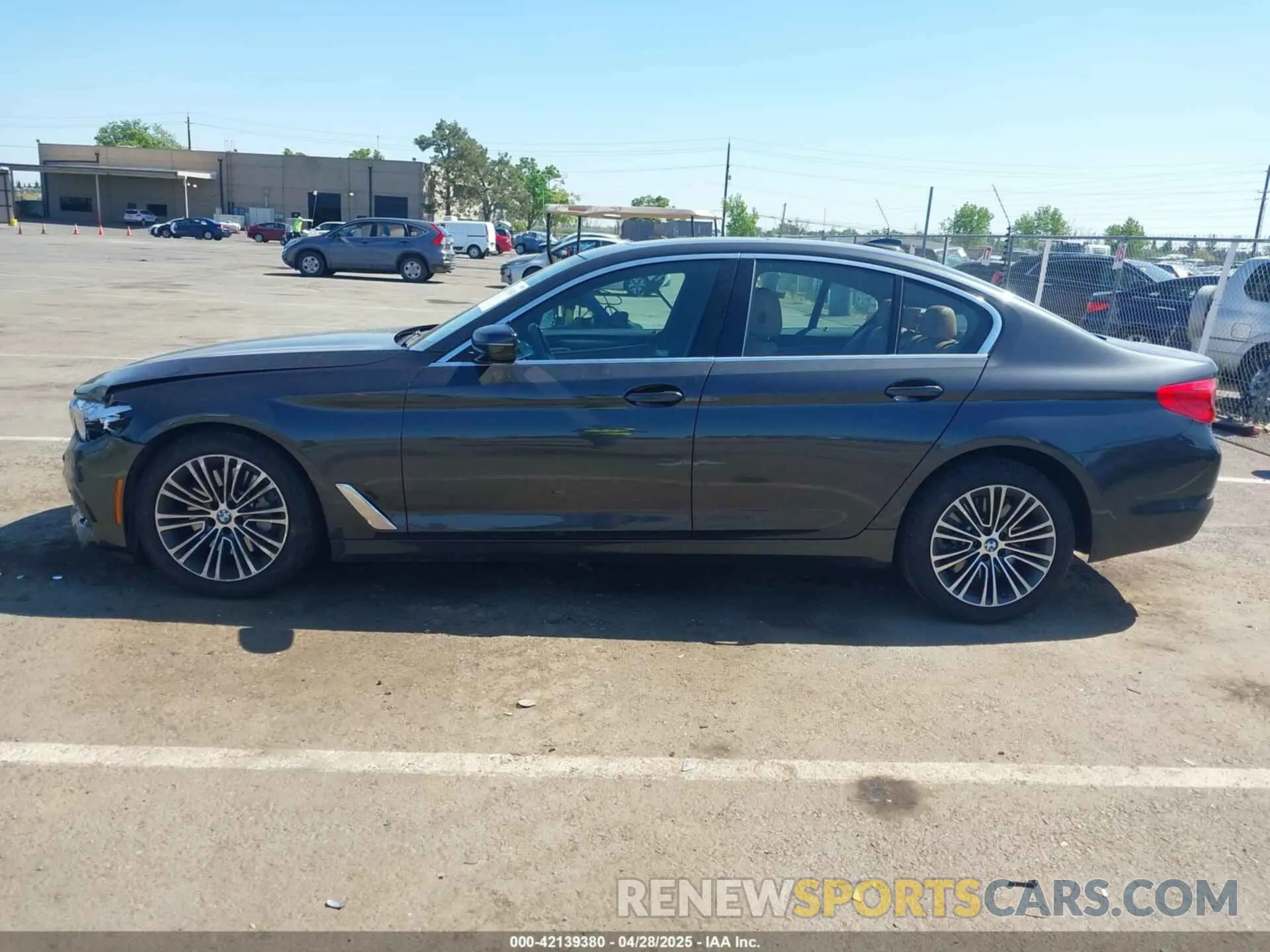 14 Фотография поврежденного автомобиля WBAJE5C5XKWW20300 BMW 540I 2019