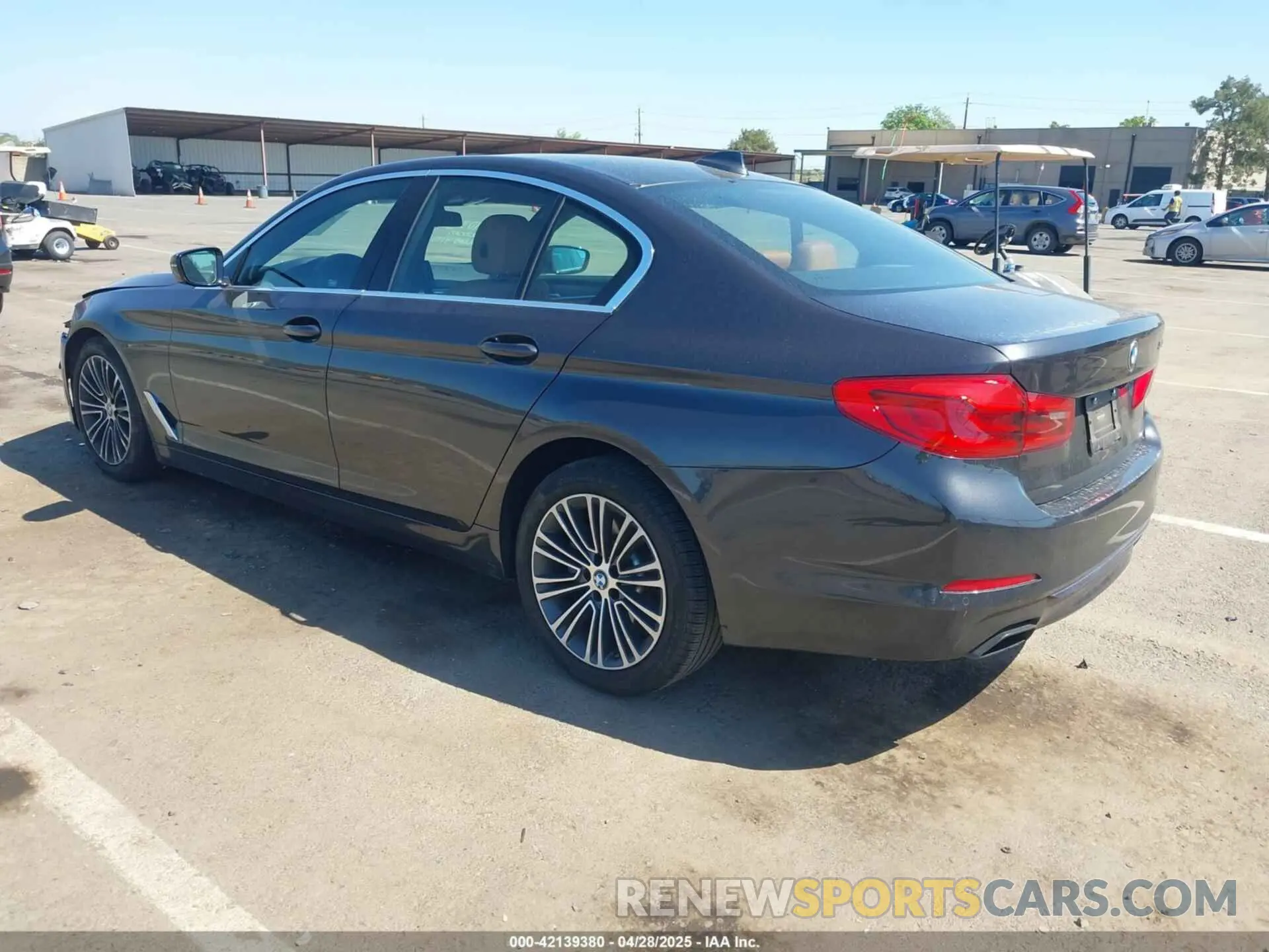3 Фотография поврежденного автомобиля WBAJE5C5XKWW20300 BMW 540I 2019