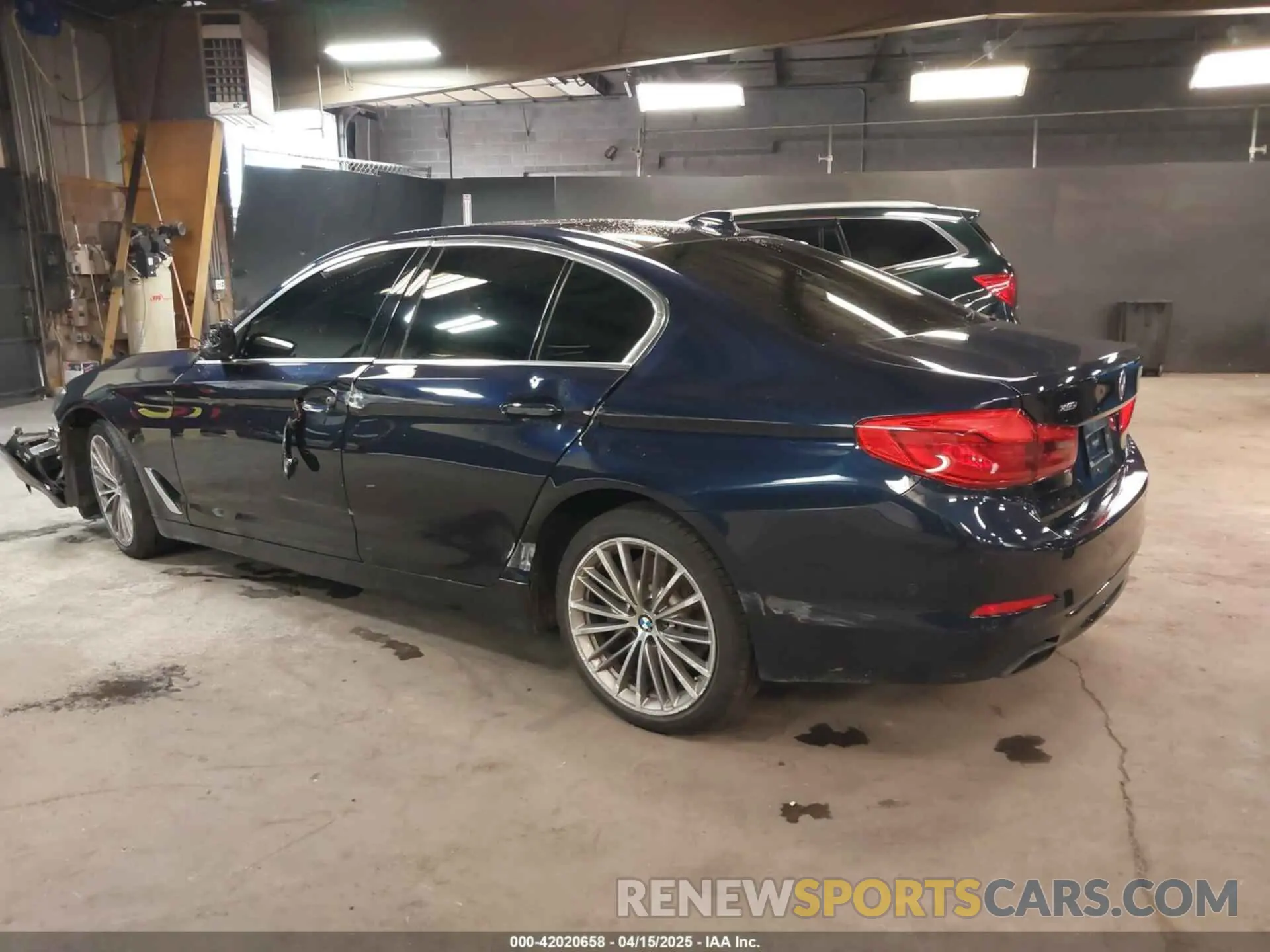 3 Photograph of a damaged car WBAJE7C53KWW29884 BMW 540I 2019