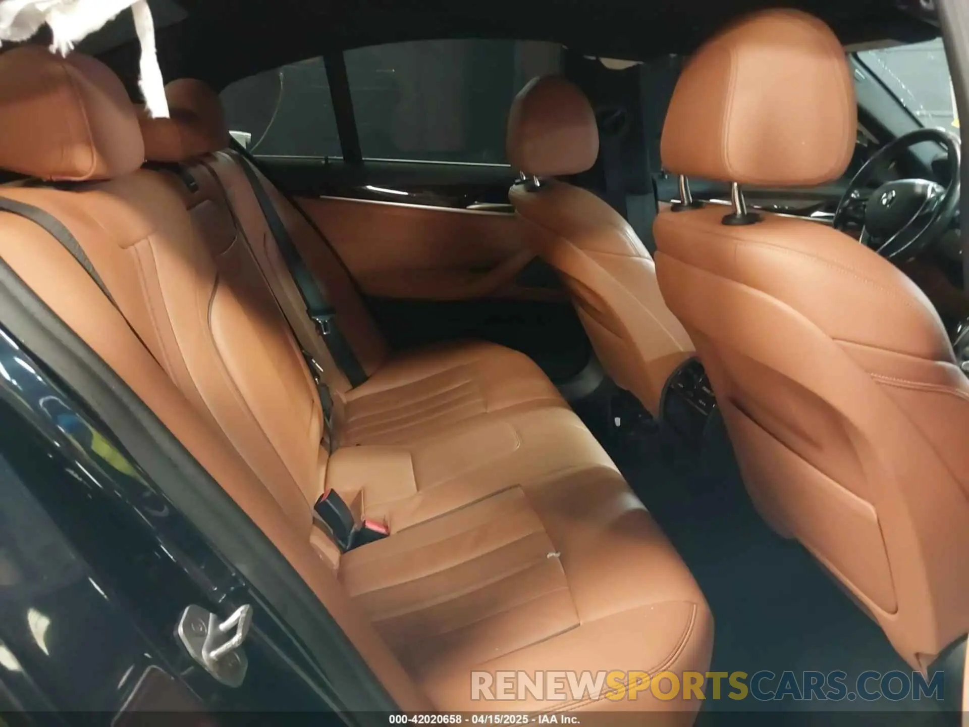 8 Photograph of a damaged car WBAJE7C53KWW29884 BMW 540I 2019