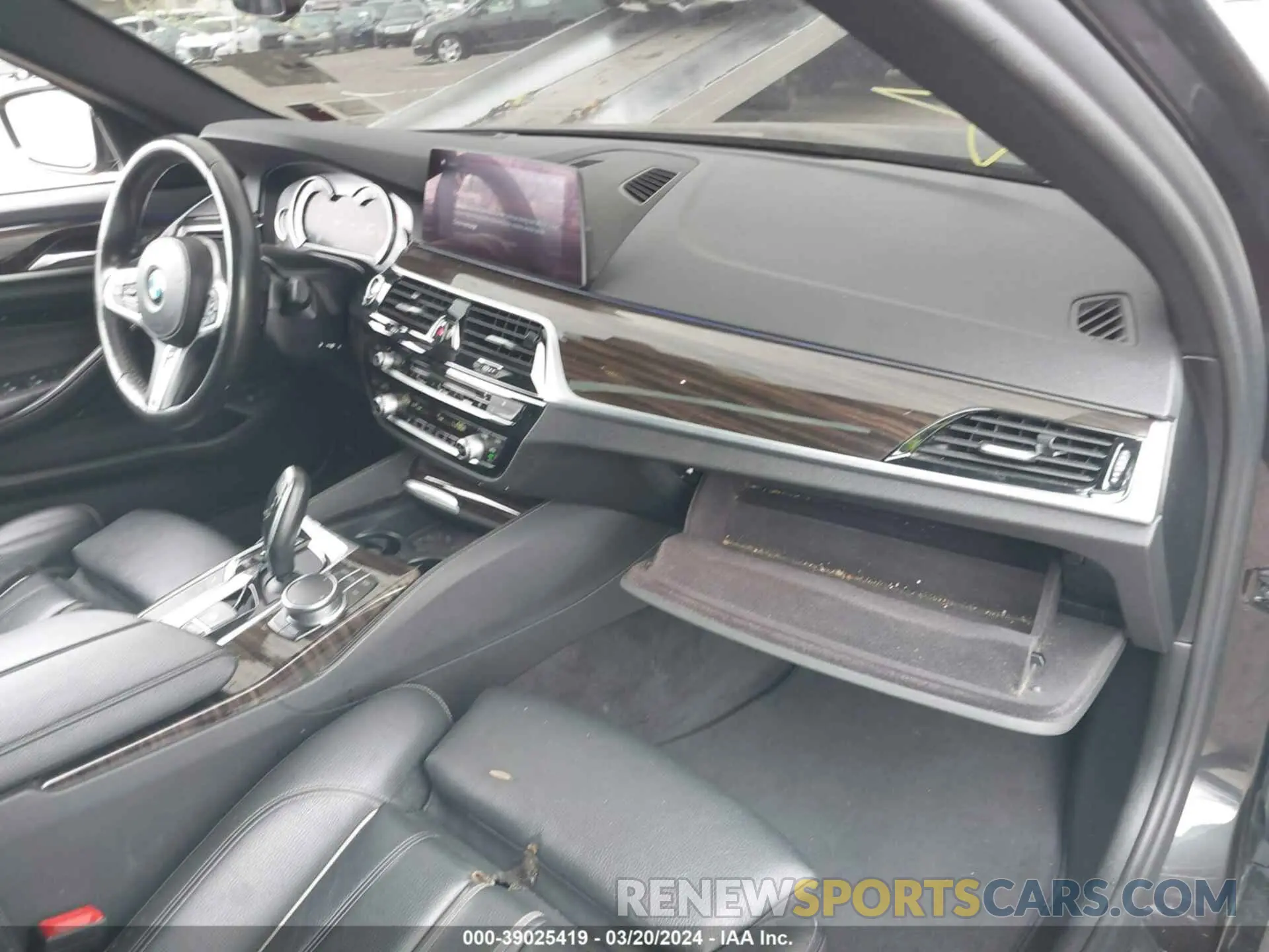 5 Photograph of a damaged car WBAJE7C56KWW14134 BMW 540I 2019