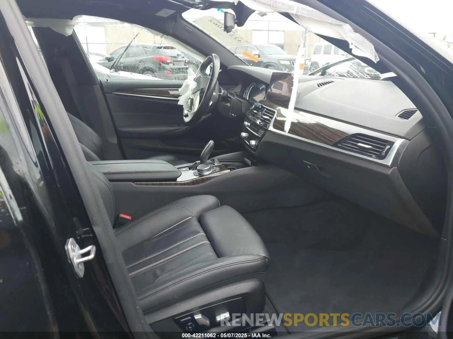 5 Photograph of a damaged car WBAJE7C5XKWW06148 BMW 540I 2019