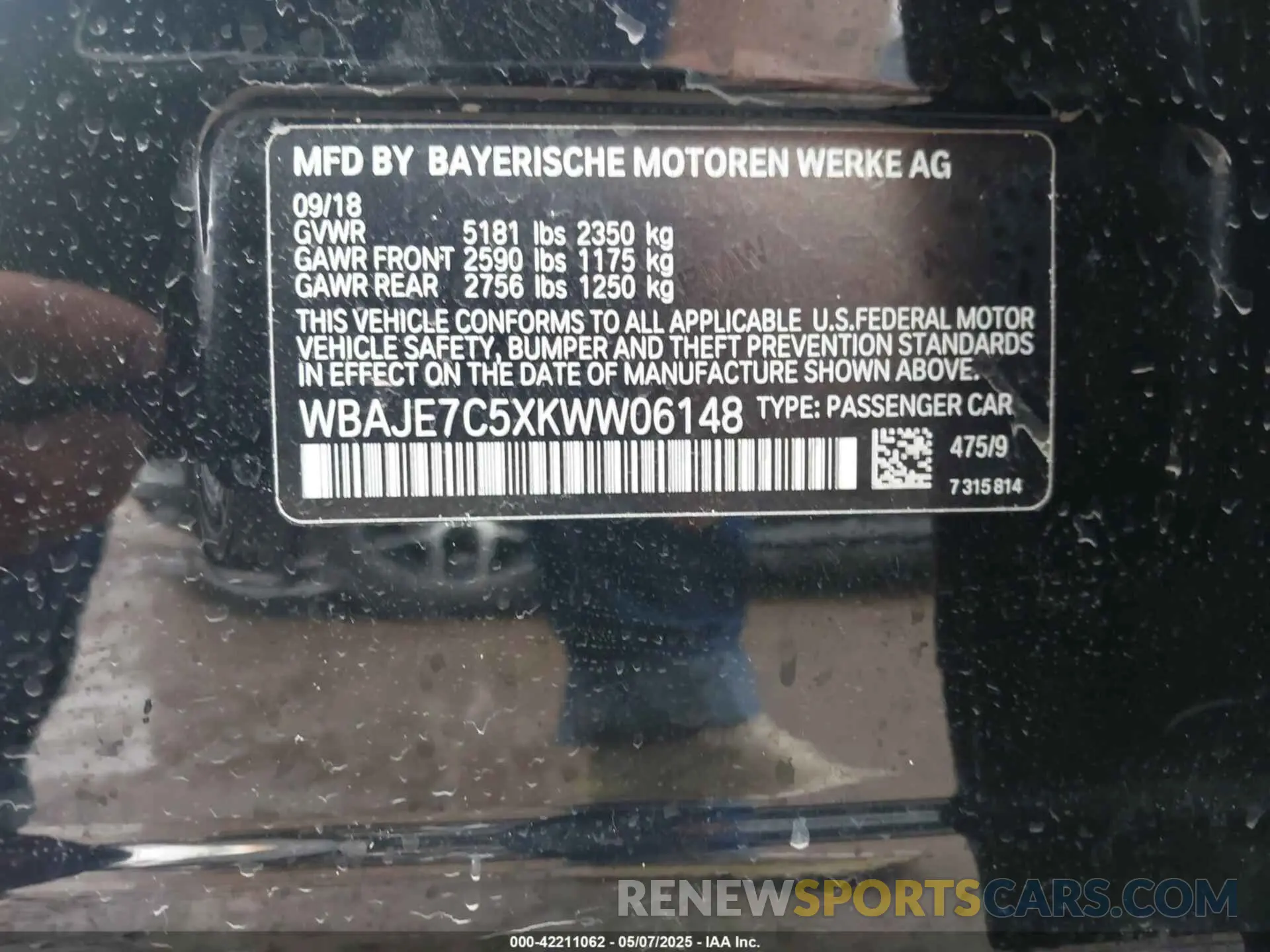 9 Photograph of a damaged car WBAJE7C5XKWW06148 BMW 540I 2019