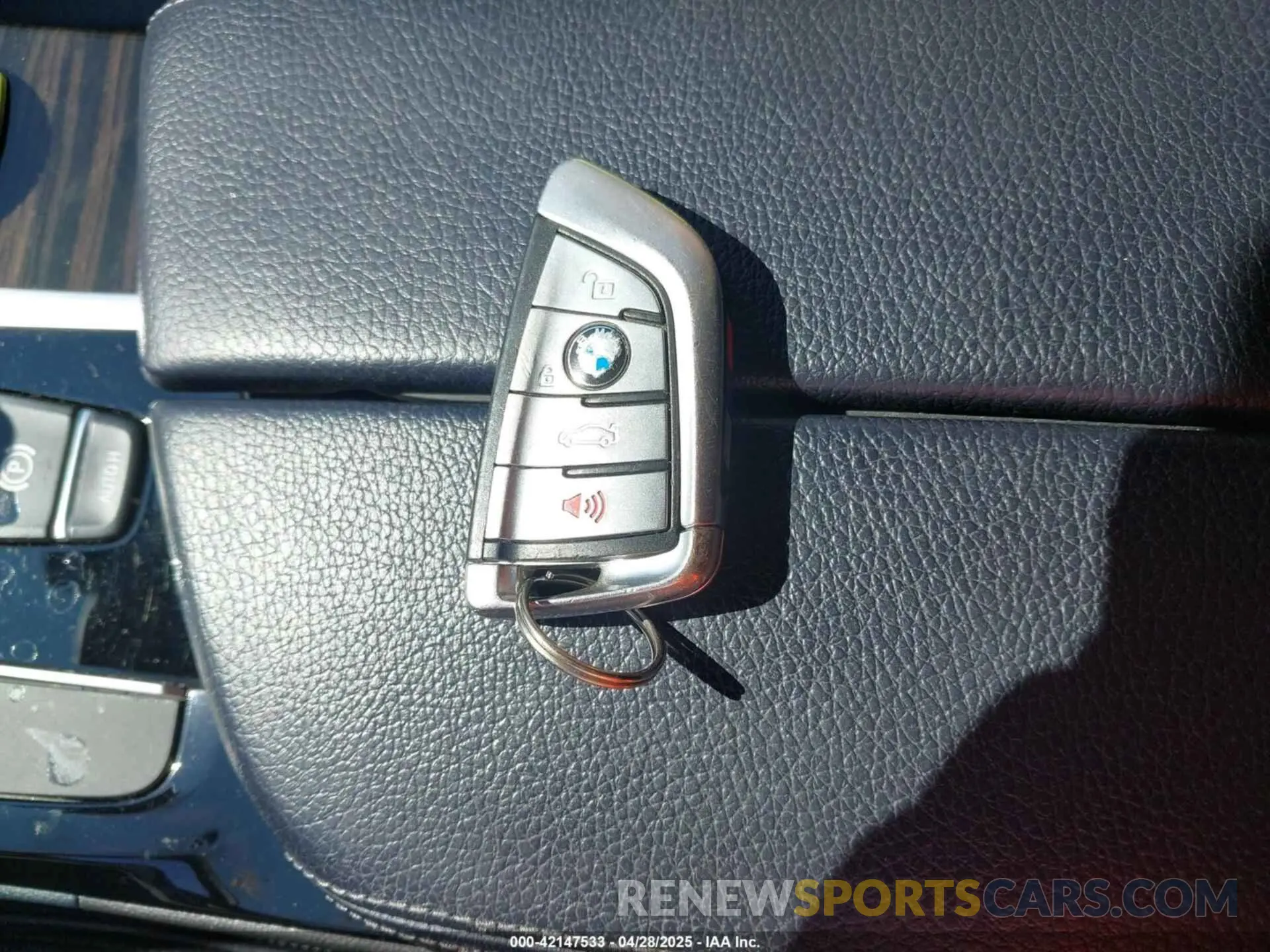 11 Фотография поврежденного автомобиля WBAJS3C08LWW65965 BMW 540I 2020