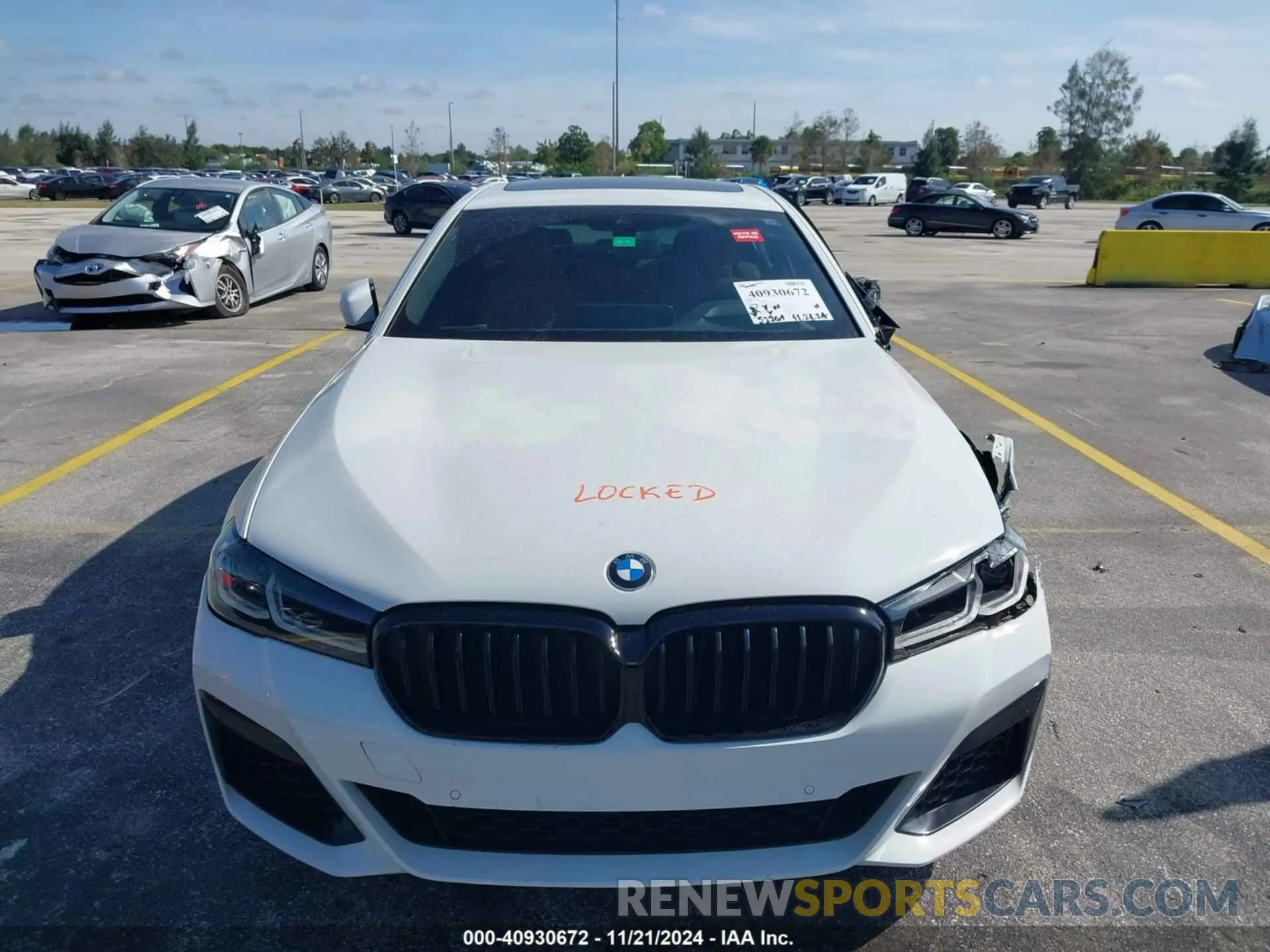 12 Photograph of a damaged car WBA53BJ01MWW97203 BMW 540I 2021