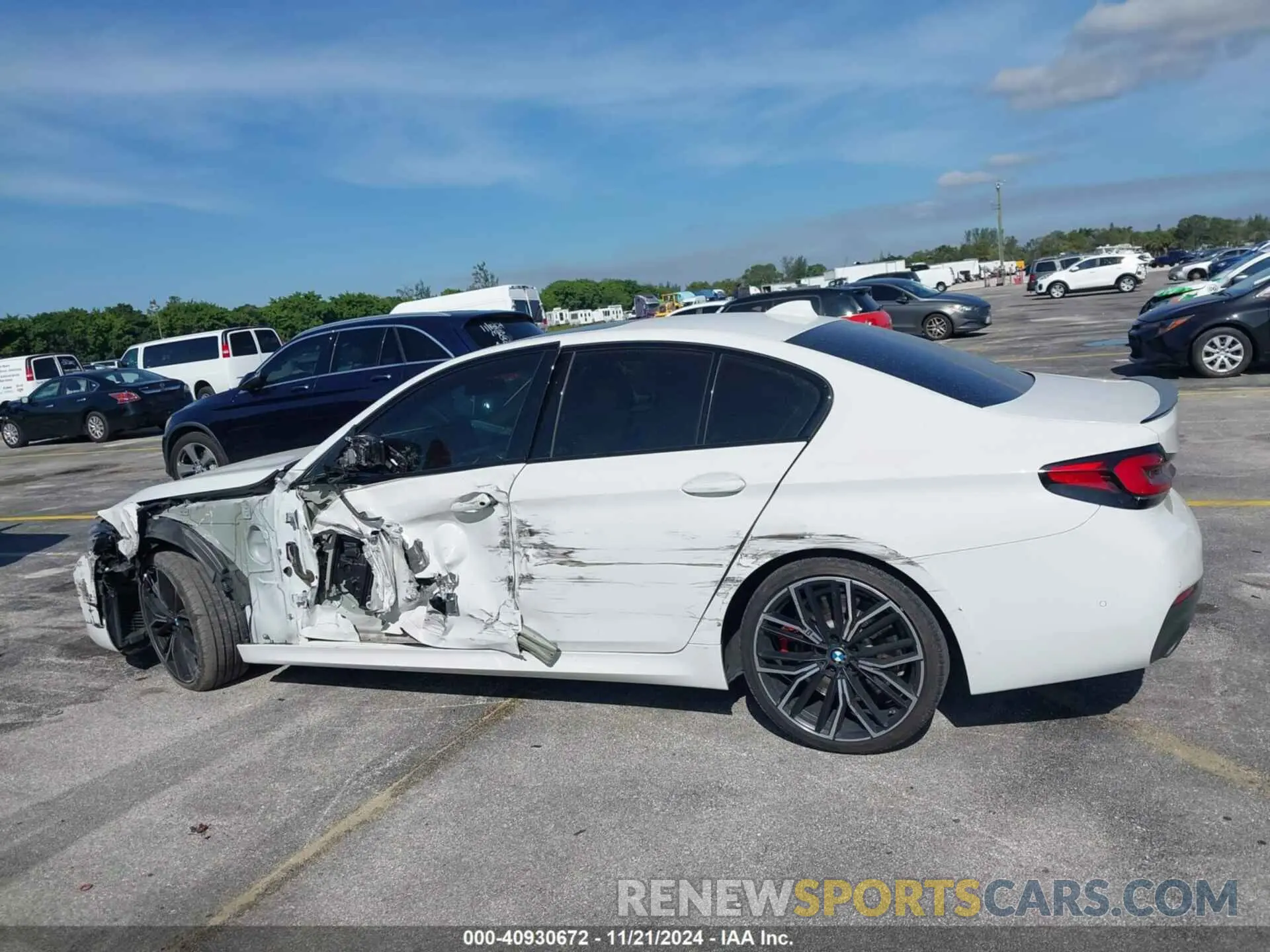 14 Photograph of a damaged car WBA53BJ01MWW97203 BMW 540I 2021