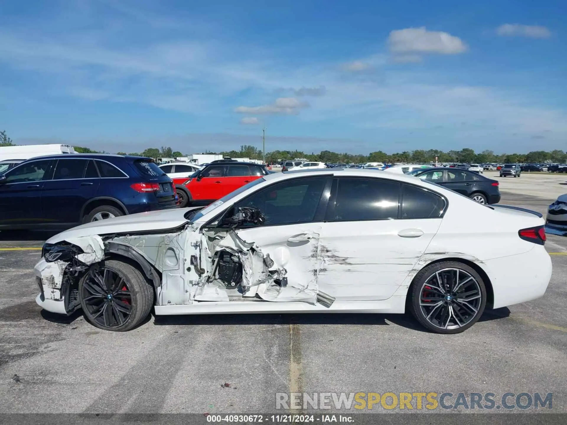 6 Photograph of a damaged car WBA53BJ01MWW97203 BMW 540I 2021