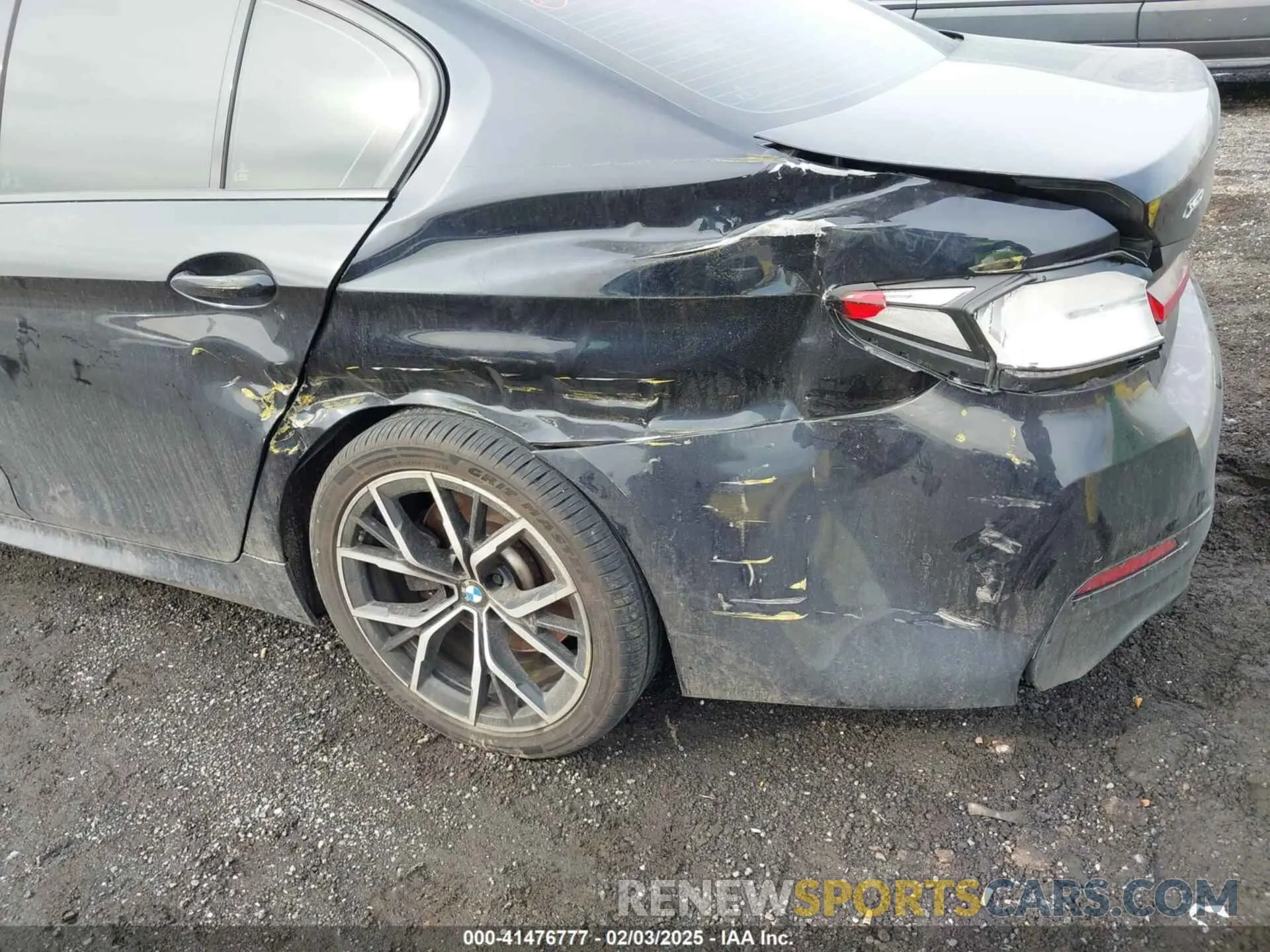 18 Photograph of a damaged car WBA73BJ07MWW98297 BMW 540I 2021