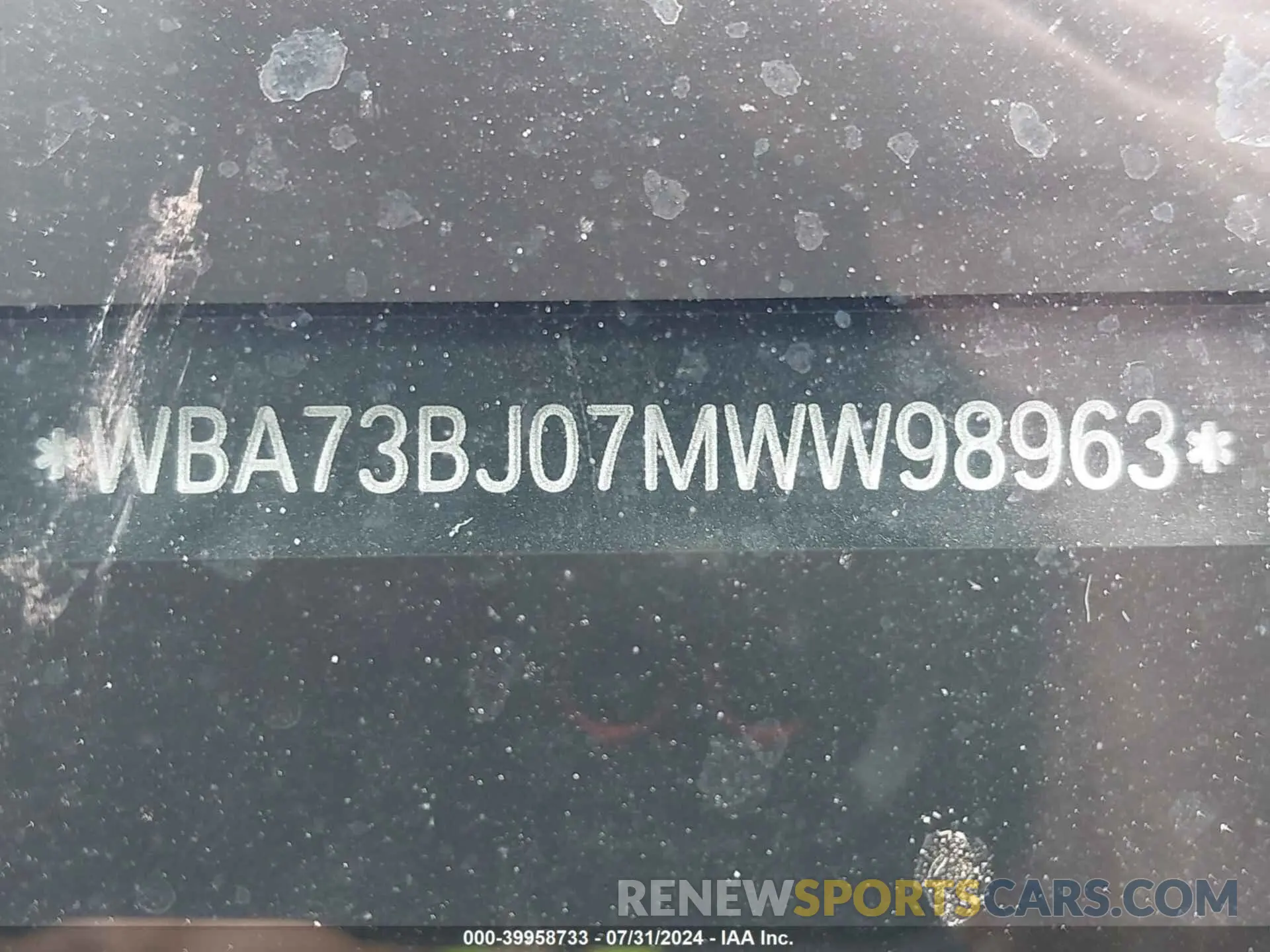 17 Photograph of a damaged car WBA73BJ07MWW98963 BMW 540I 2021
