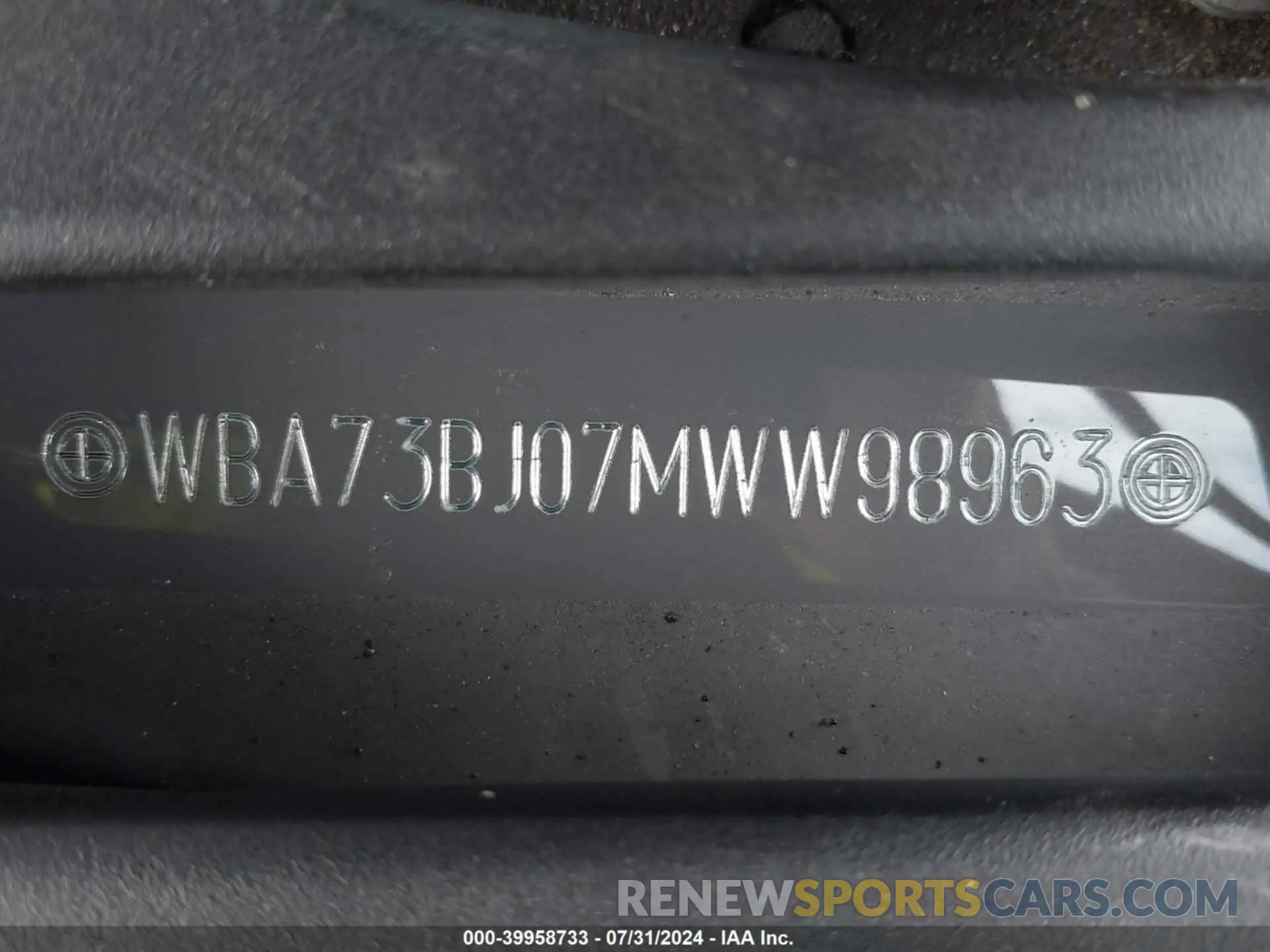 18 Photograph of a damaged car WBA73BJ07MWW98963 BMW 540I 2021