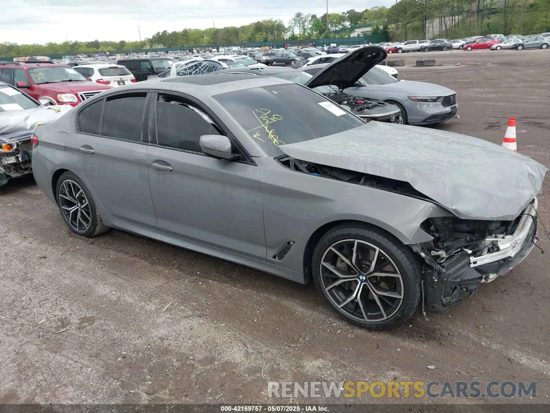1 Photograph of a damaged car WBA73BJ0XMWX06571 BMW 540I 2021