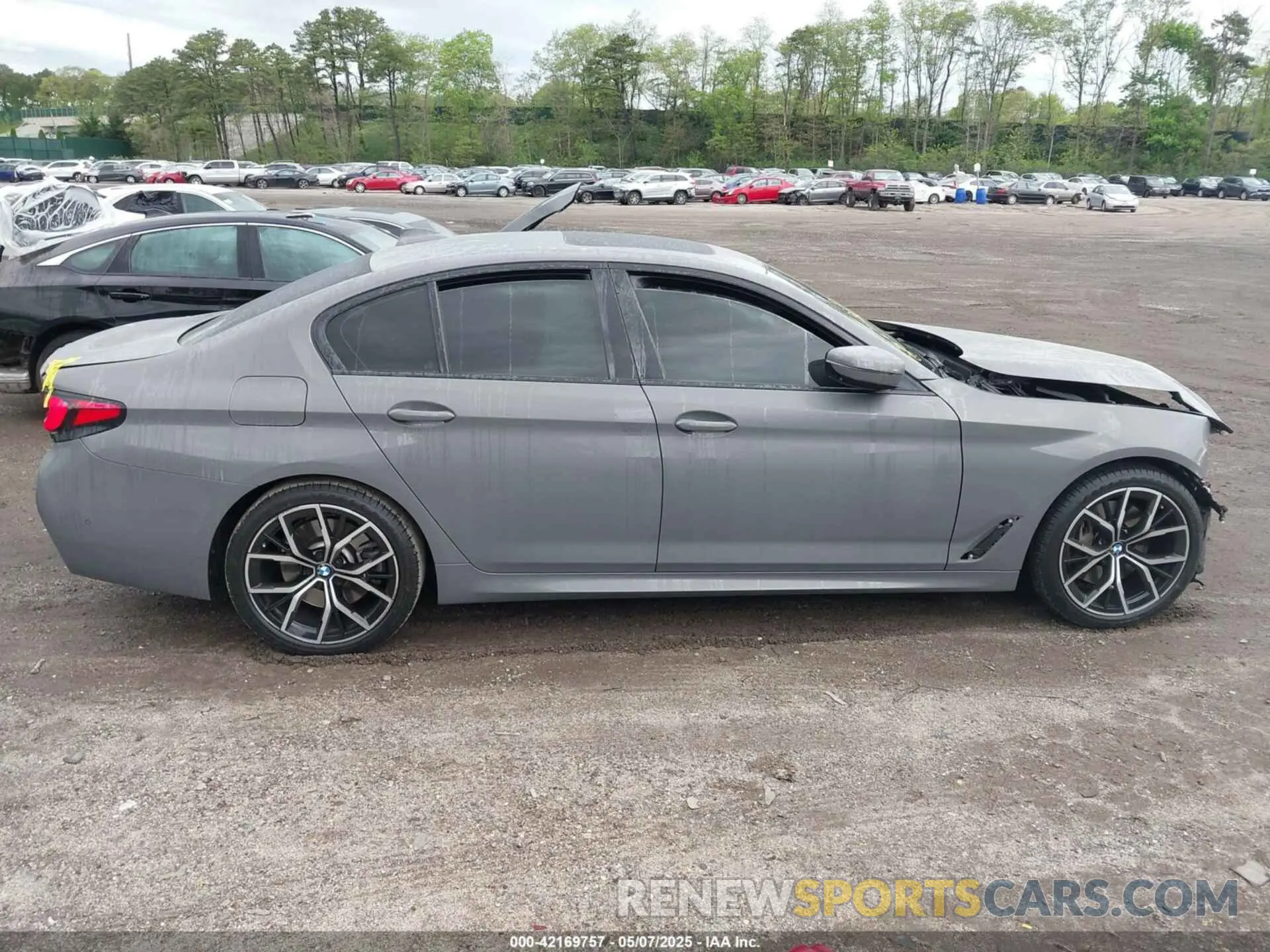 13 Photograph of a damaged car WBA73BJ0XMWX06571 BMW 540I 2021