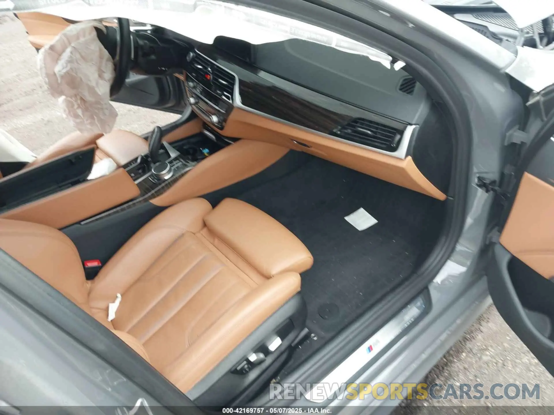 5 Photograph of a damaged car WBA73BJ0XMWX06571 BMW 540I 2021