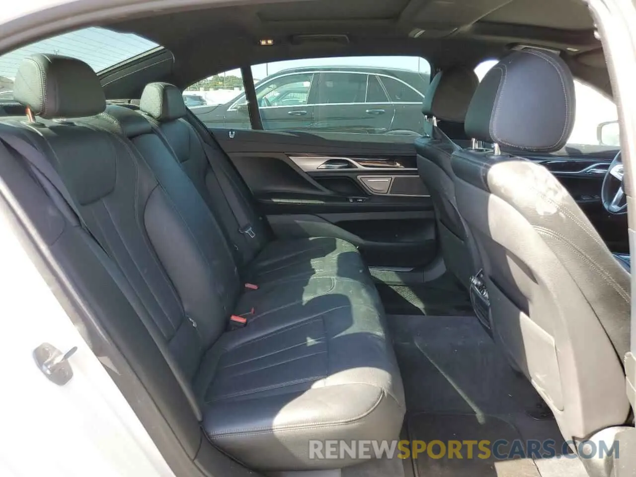 10 Фотография поврежденного автомобиля WBA7E2C5XKB218468 BMW 7 SERIES 2019