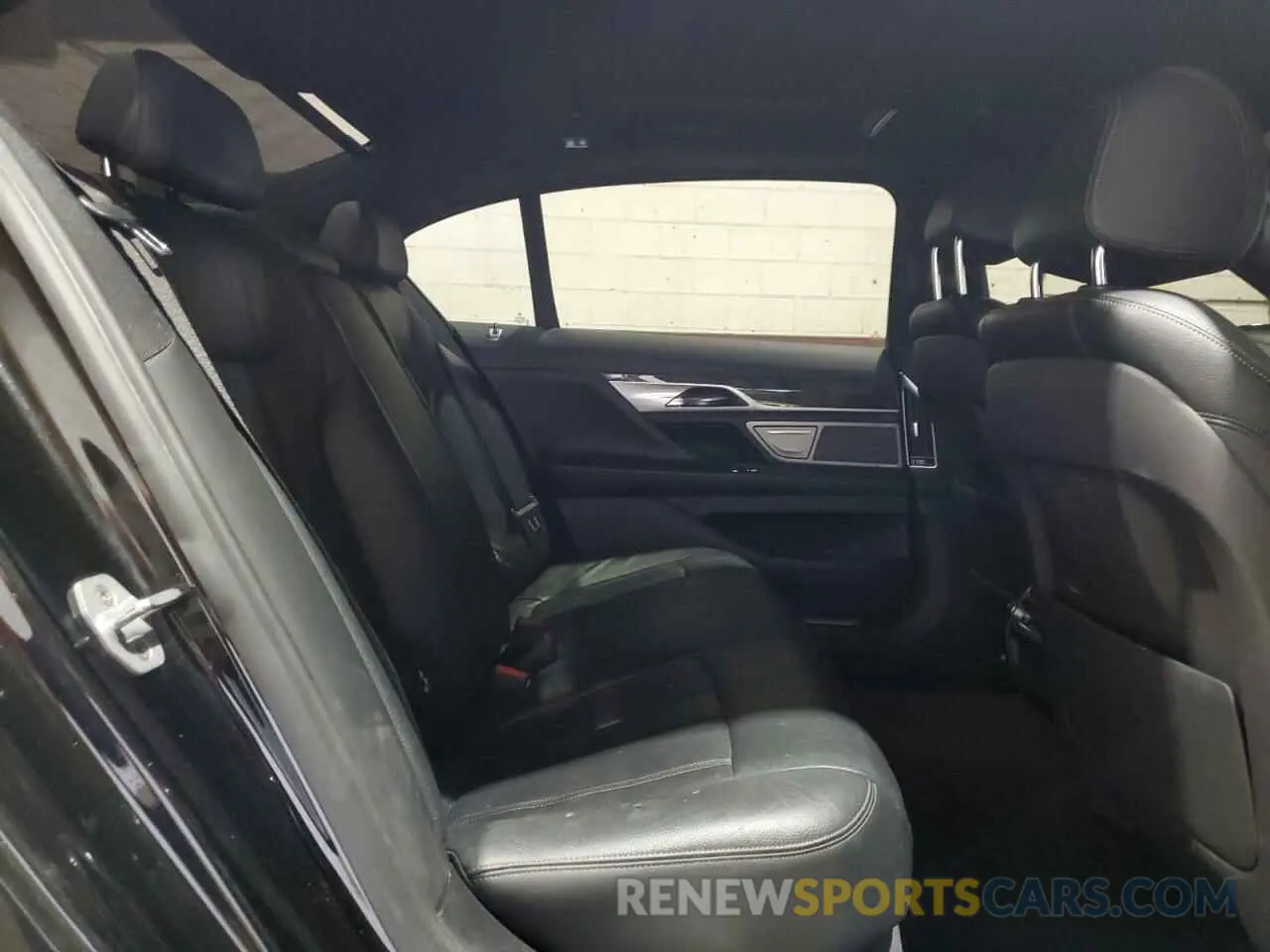 10 Photograph of a damaged car WBA7E4C50KGV28708 BMW 7 SERIES 2019