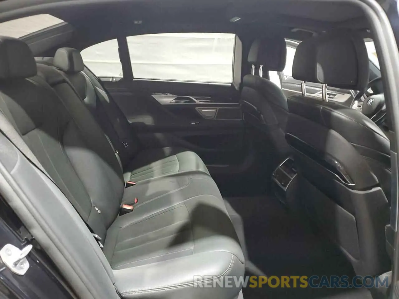 10 Photograph of a damaged car WBA7E4C58KGV70026 BMW 7 SERIES 2019
