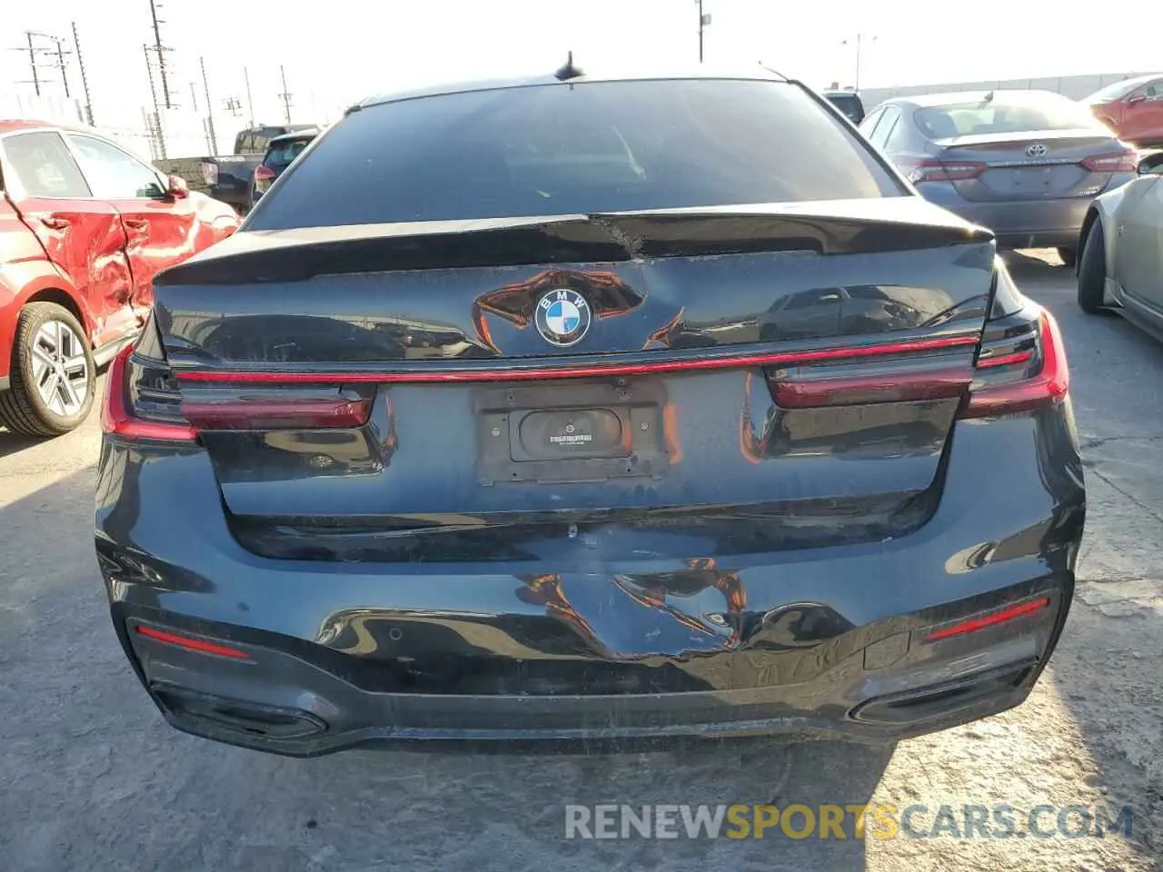 6 Photograph of a damaged car WBA7T2C00NCJ56930 BMW 7 SERIES 2022