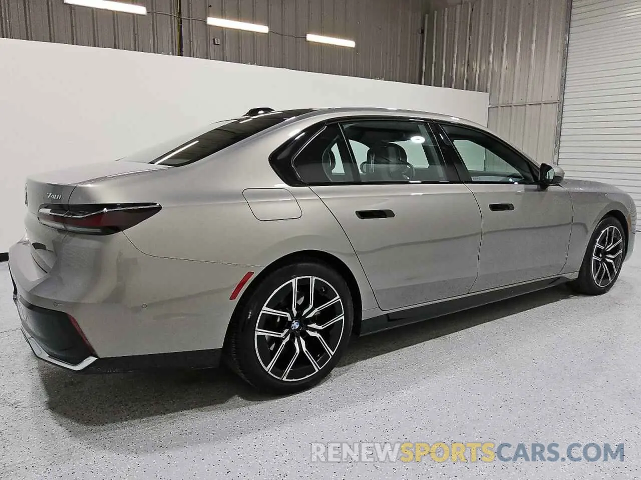 3 Фотография поврежденного автомобиля WBA33EH08RCS18086 BMW 7 SERIES 2024