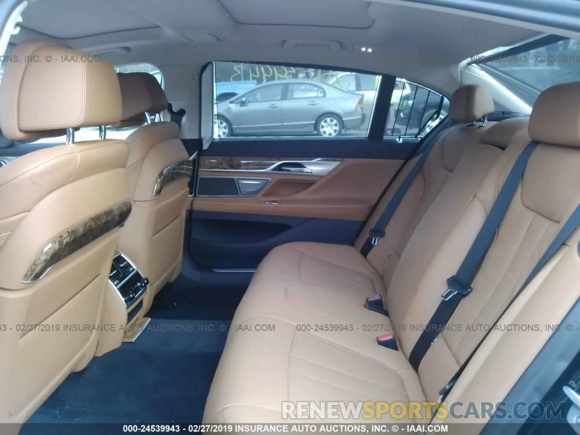 8 Photograph of a damaged car WBA7E4C56KGV70302 BMW 740 2019