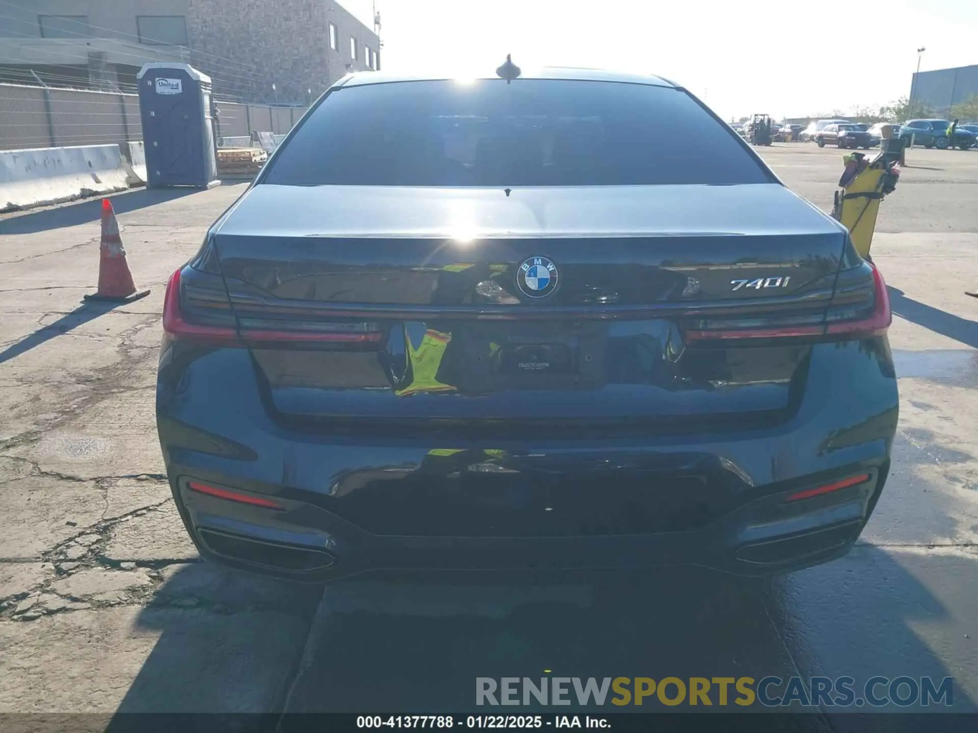 16 Photograph of a damaged car WBA7T2C02NCJ33925 BMW 740 2022