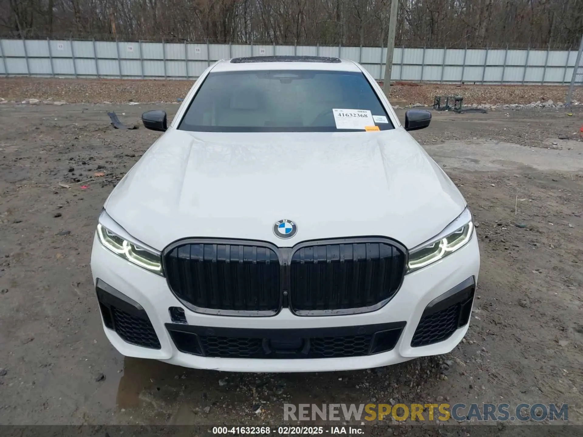 13 Photograph of a damaged car WBA7T2C03NCH94625 BMW 740 2022