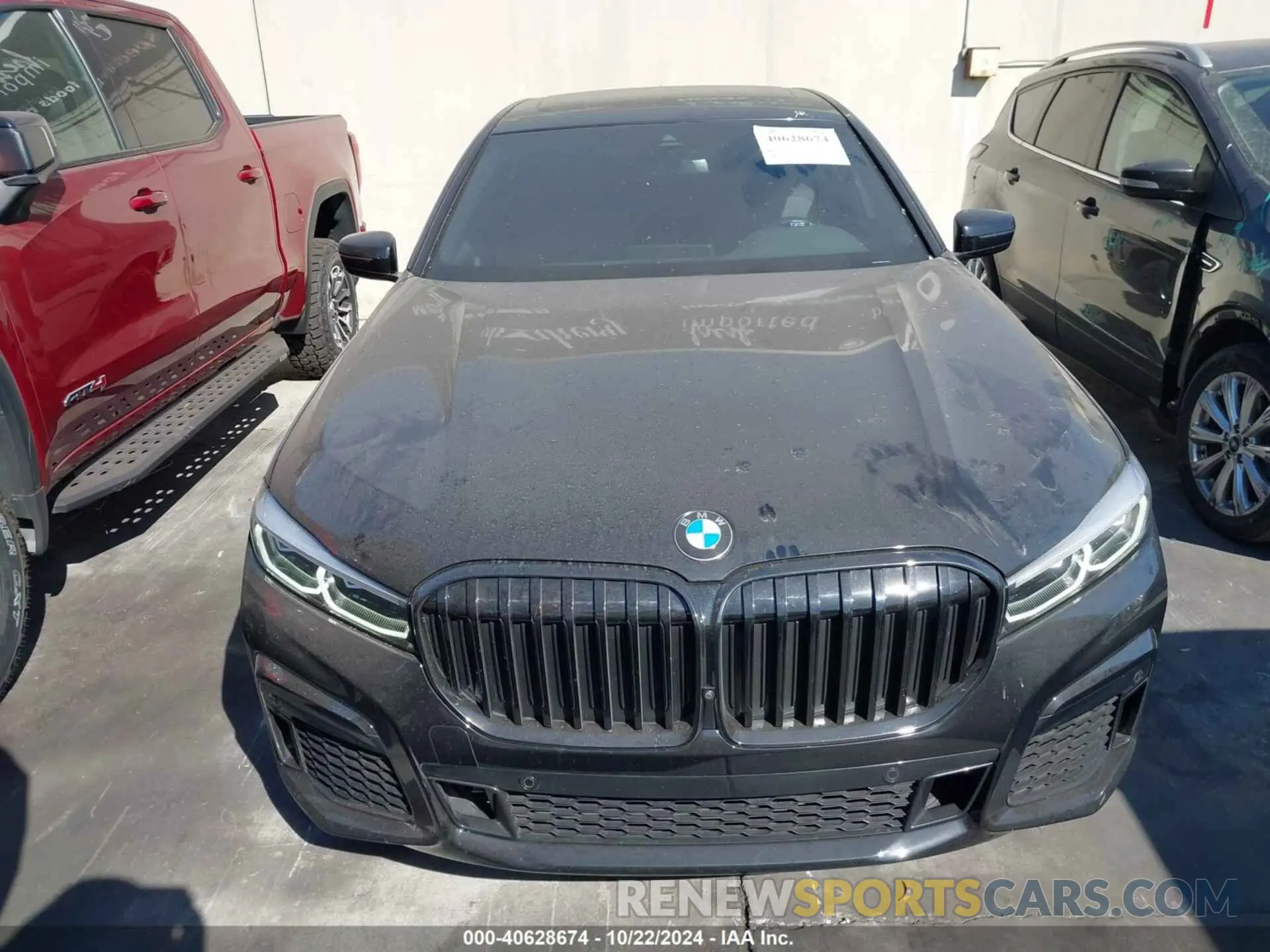 12 Photograph of a damaged car WBA7T2C08NCJ48283 BMW 740 2022