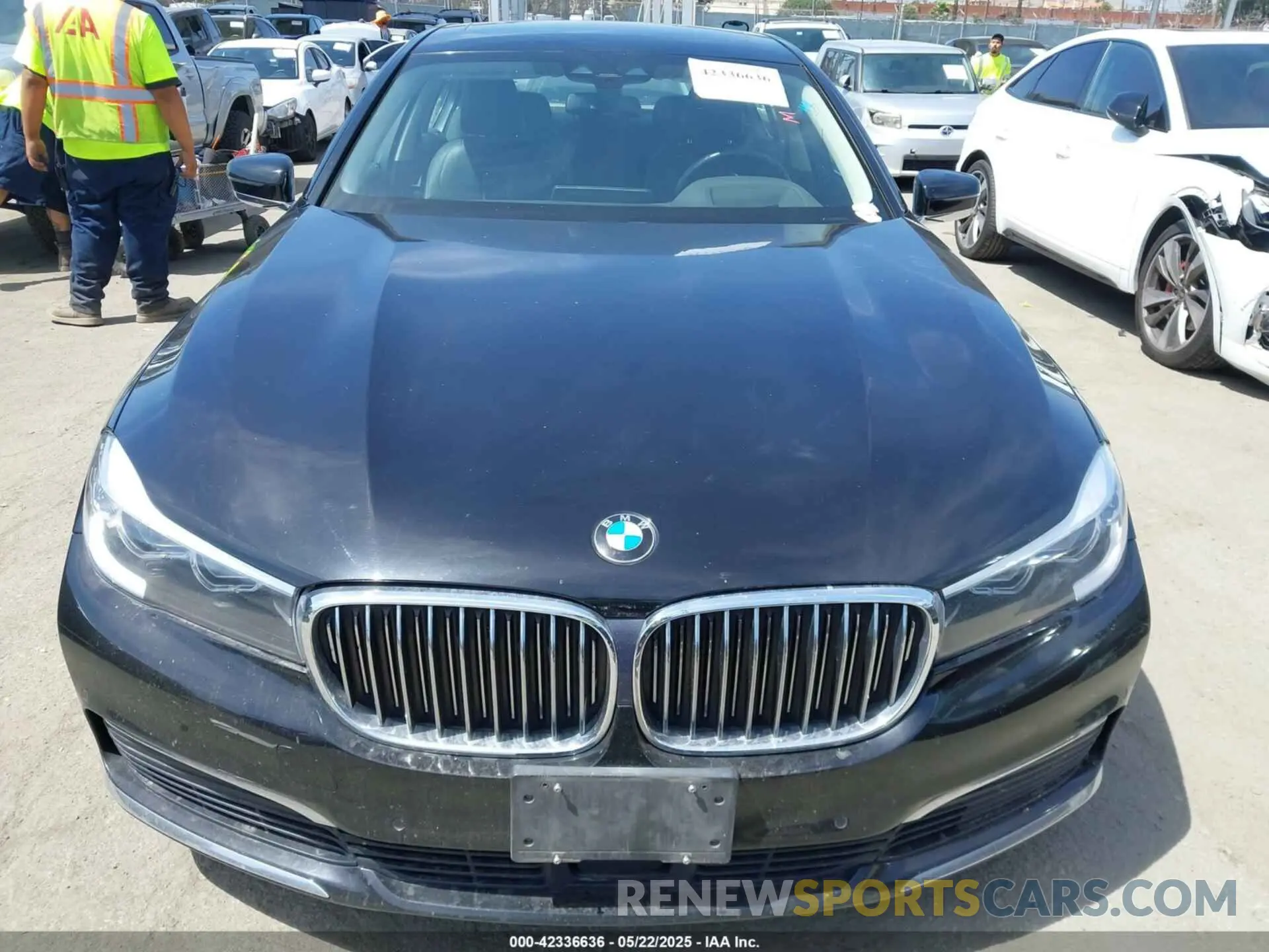 12 Фотография поврежденного автомобиля WBA7E2C56KB216989 BMW 740I 2019