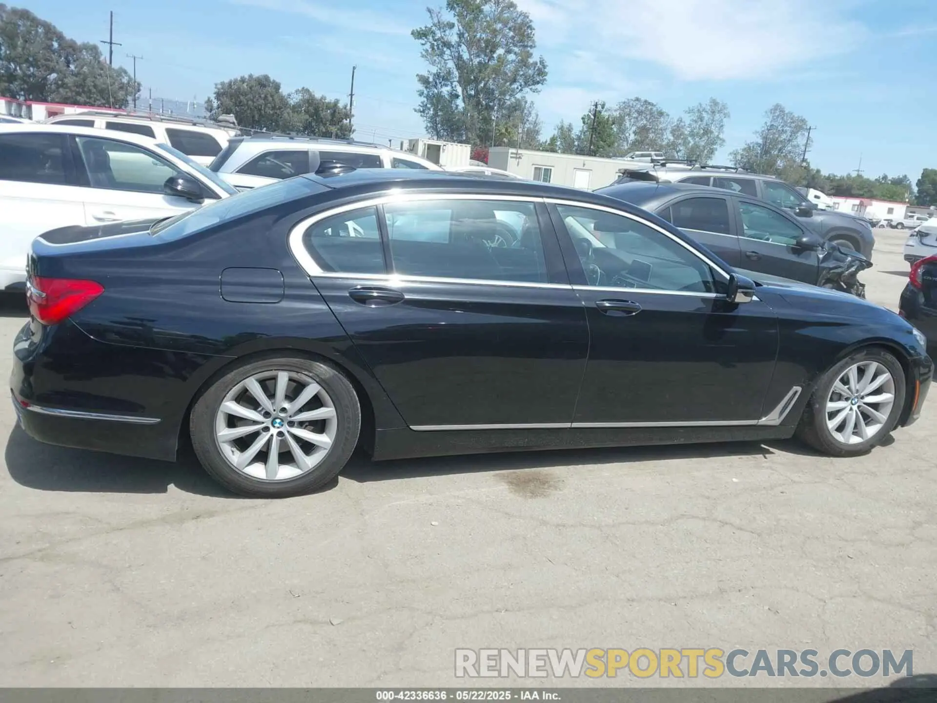 13 Фотография поврежденного автомобиля WBA7E2C56KB216989 BMW 740I 2019