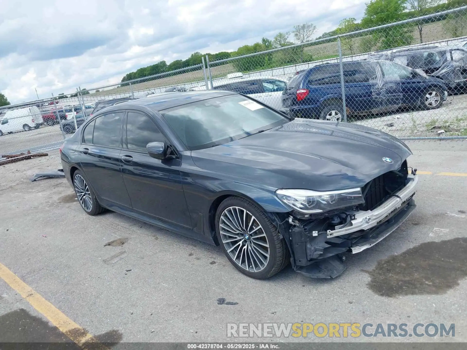 1 Фотография поврежденного автомобиля WBA7E2C57KB217844 BMW 740I 2019