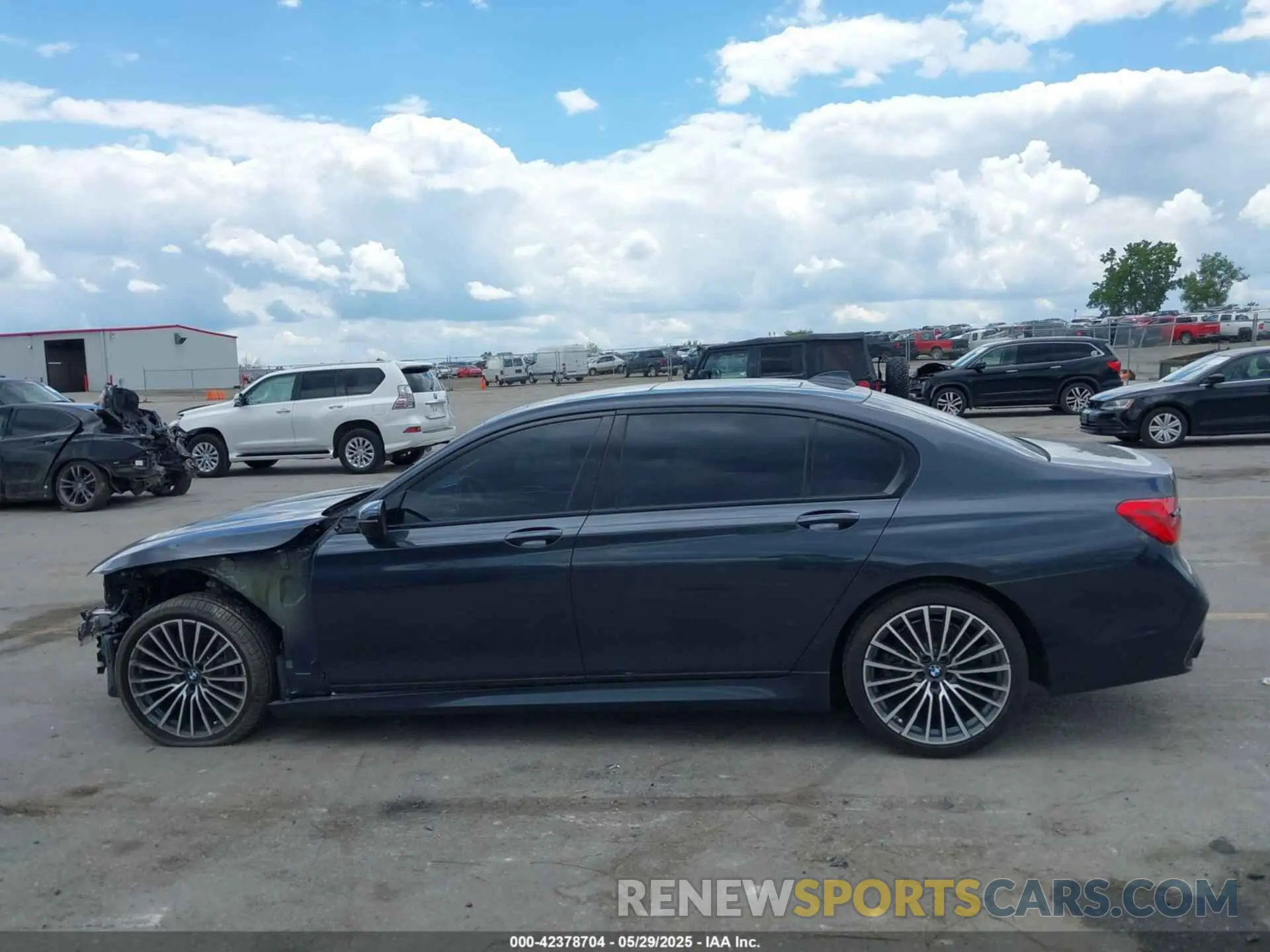 14 Фотография поврежденного автомобиля WBA7E2C57KB217844 BMW 740I 2019