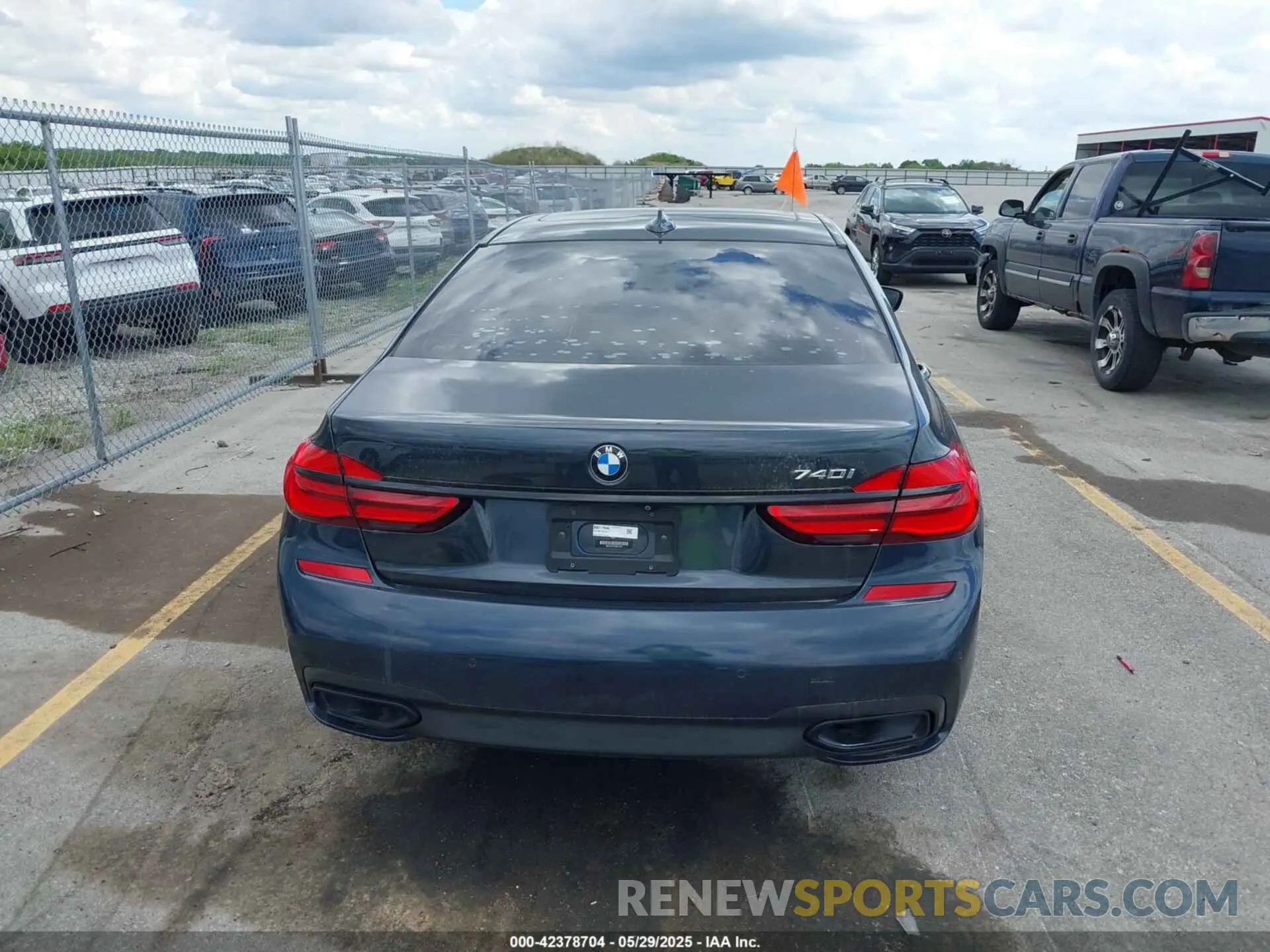 16 Фотография поврежденного автомобиля WBA7E2C57KB217844 BMW 740I 2019