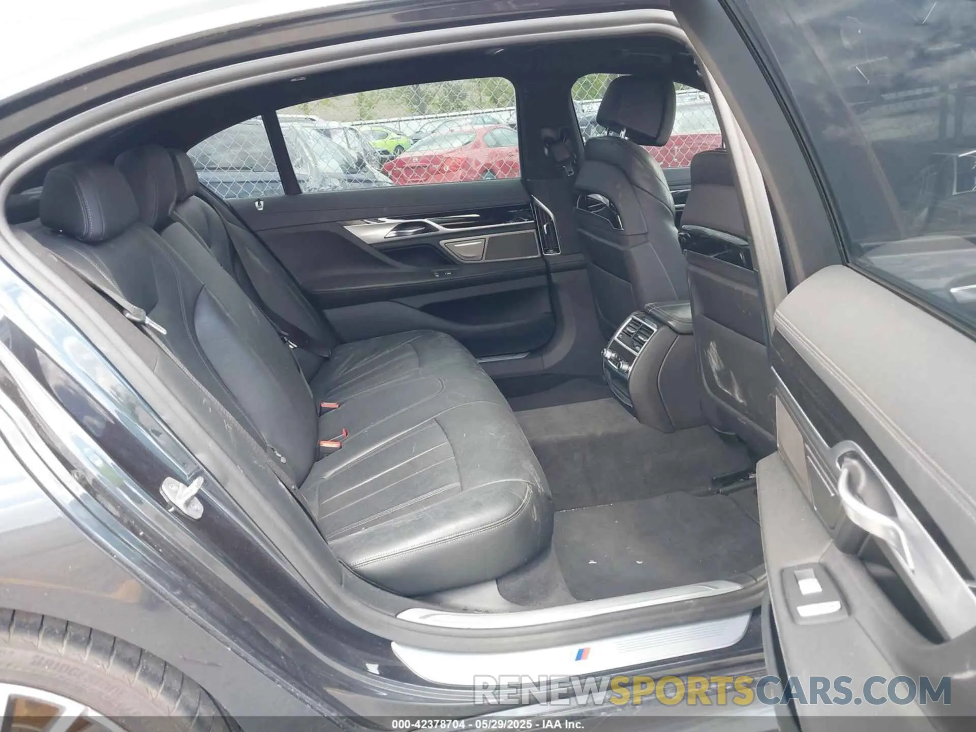 8 Фотография поврежденного автомобиля WBA7E2C57KB217844 BMW 740I 2019