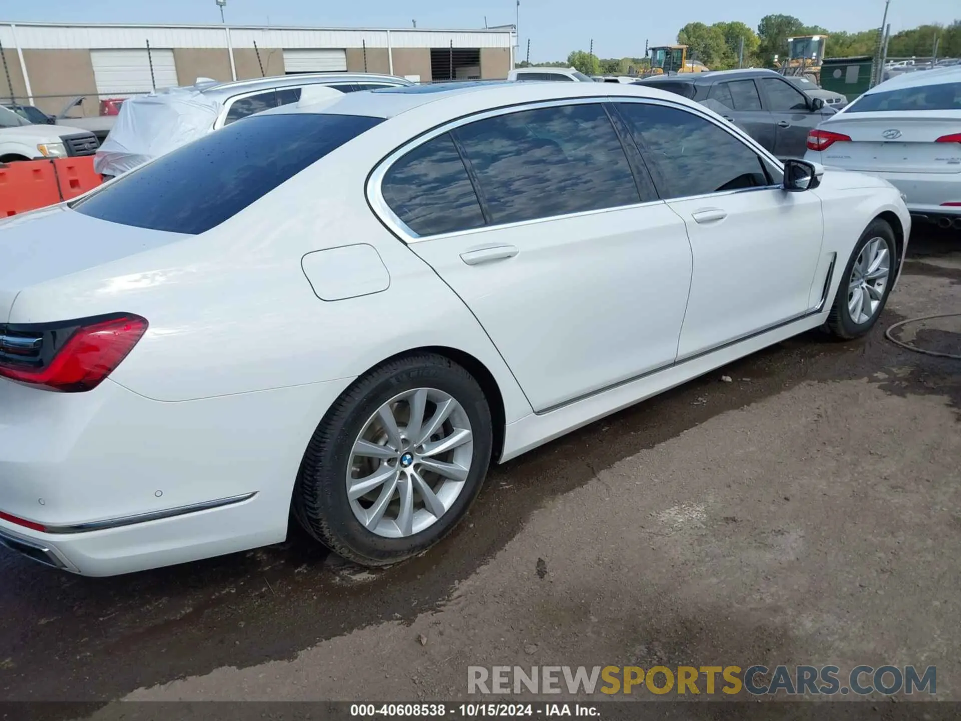 13 Photograph of a damaged car WBA7T2C02LGL17834 BMW 740I 2020