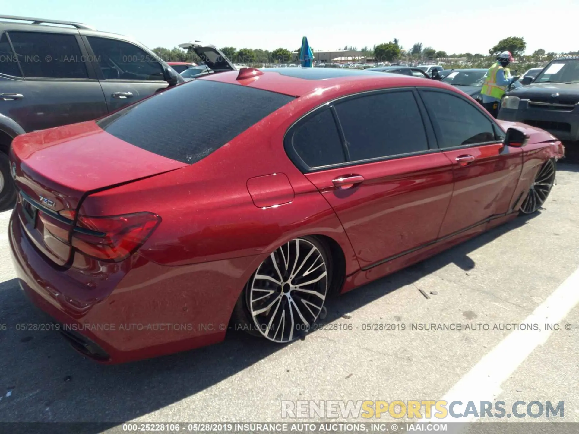 4 Photograph of a damaged car WBA7F0C5XKGM24720 BMW 750 2019