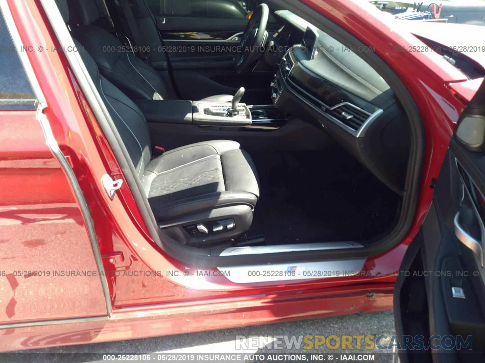 5 Photograph of a damaged car WBA7F0C5XKGM24720 BMW 750 2019