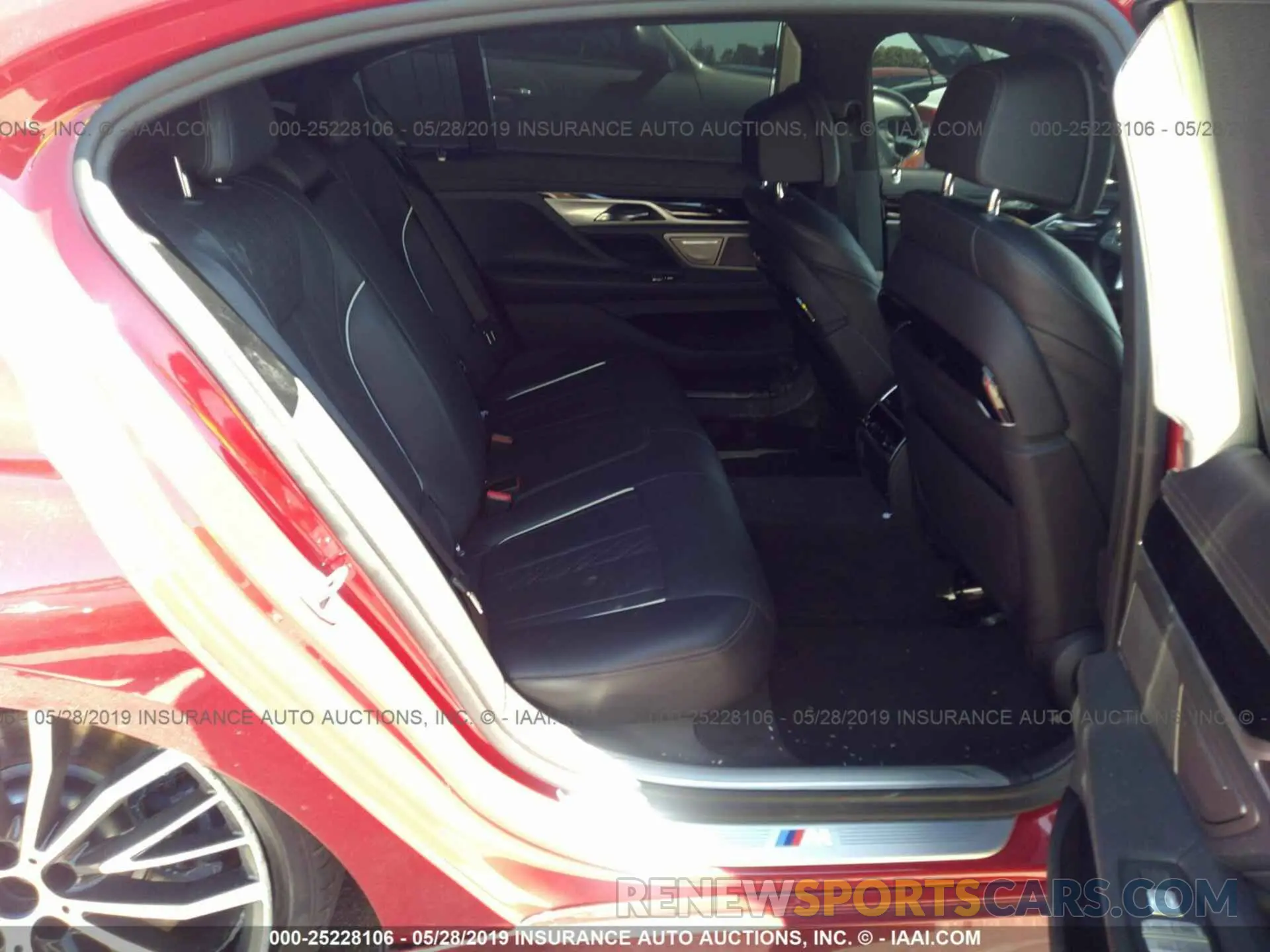 8 Photograph of a damaged car WBA7F0C5XKGM24720 BMW 750 2019