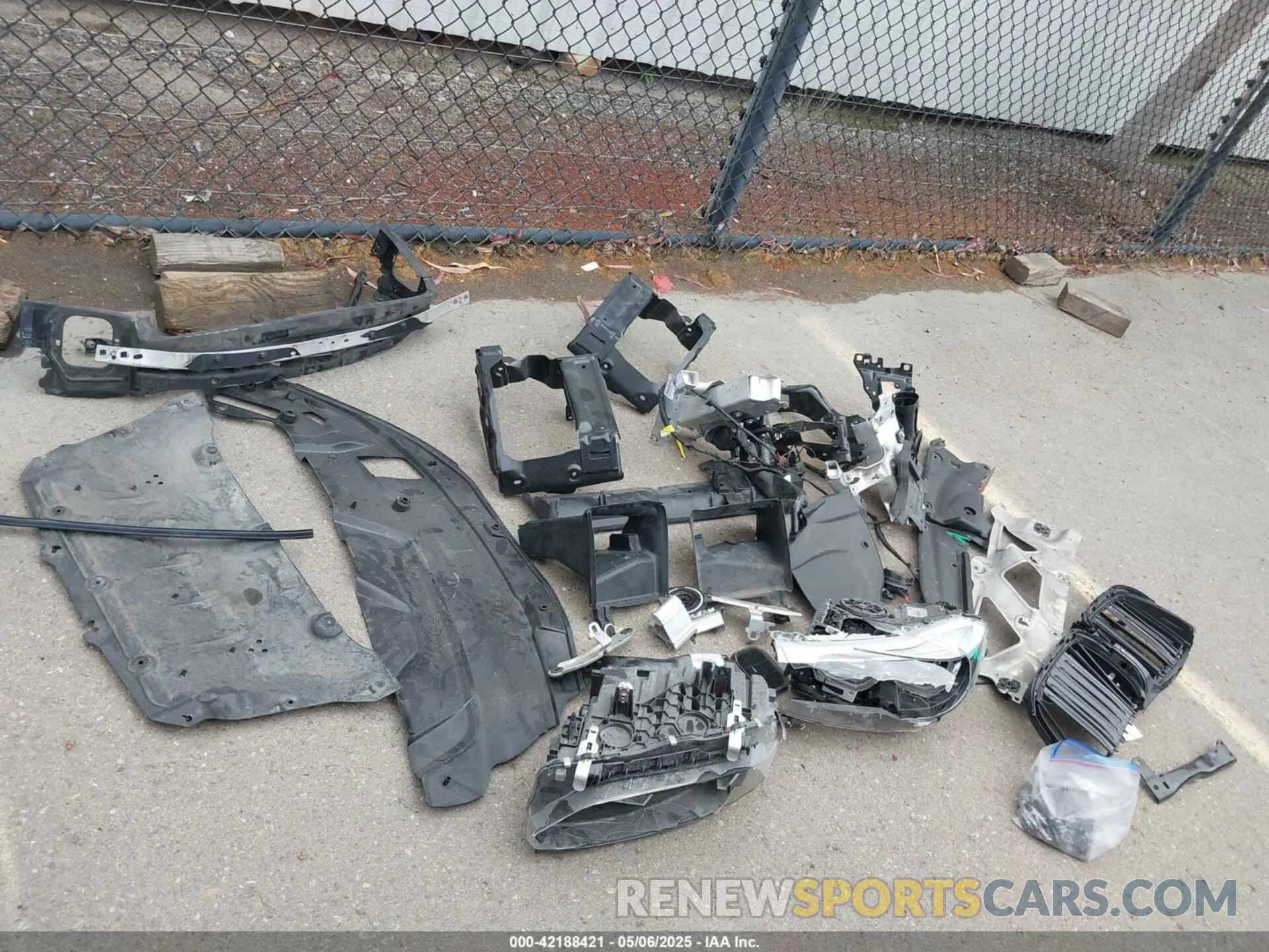 12 Photograph of a damaged car WBA7F0C50KGM26010 BMW 750I 2019