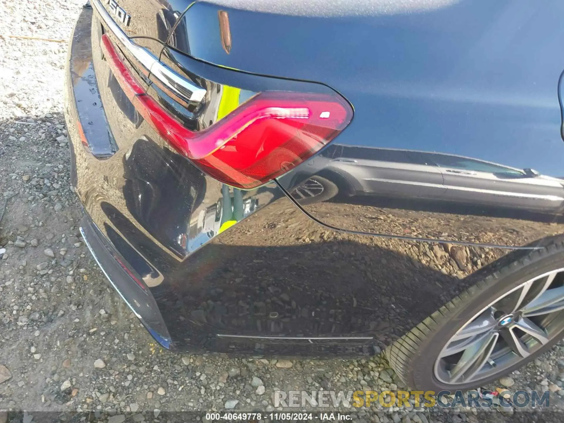 18 Photograph of a damaged car WBA7U2C00LGM27424 BMW 750I 2020